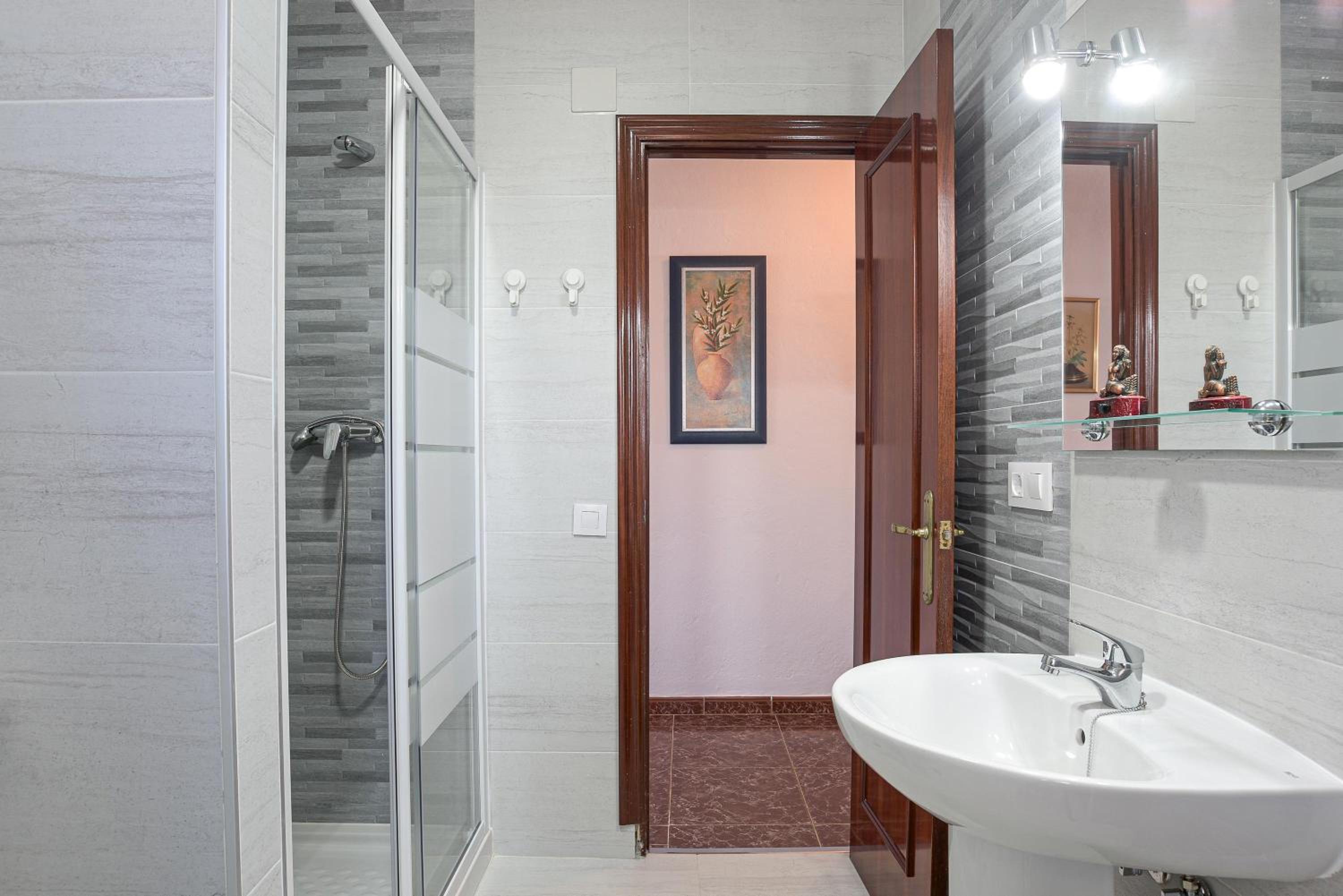 Two-Bedroom House - Photo 25