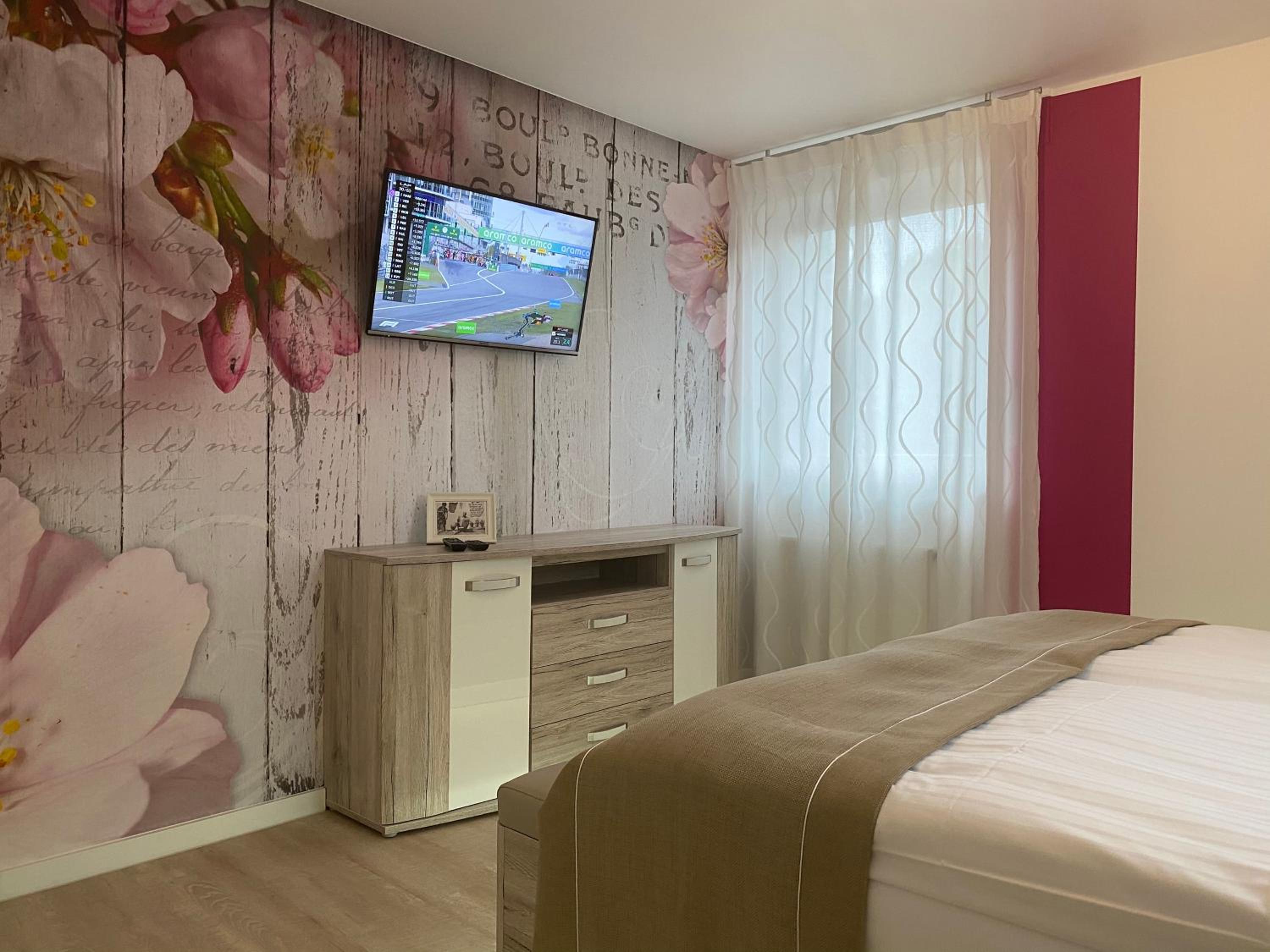 One-Bedroom Apartment - Photo 41