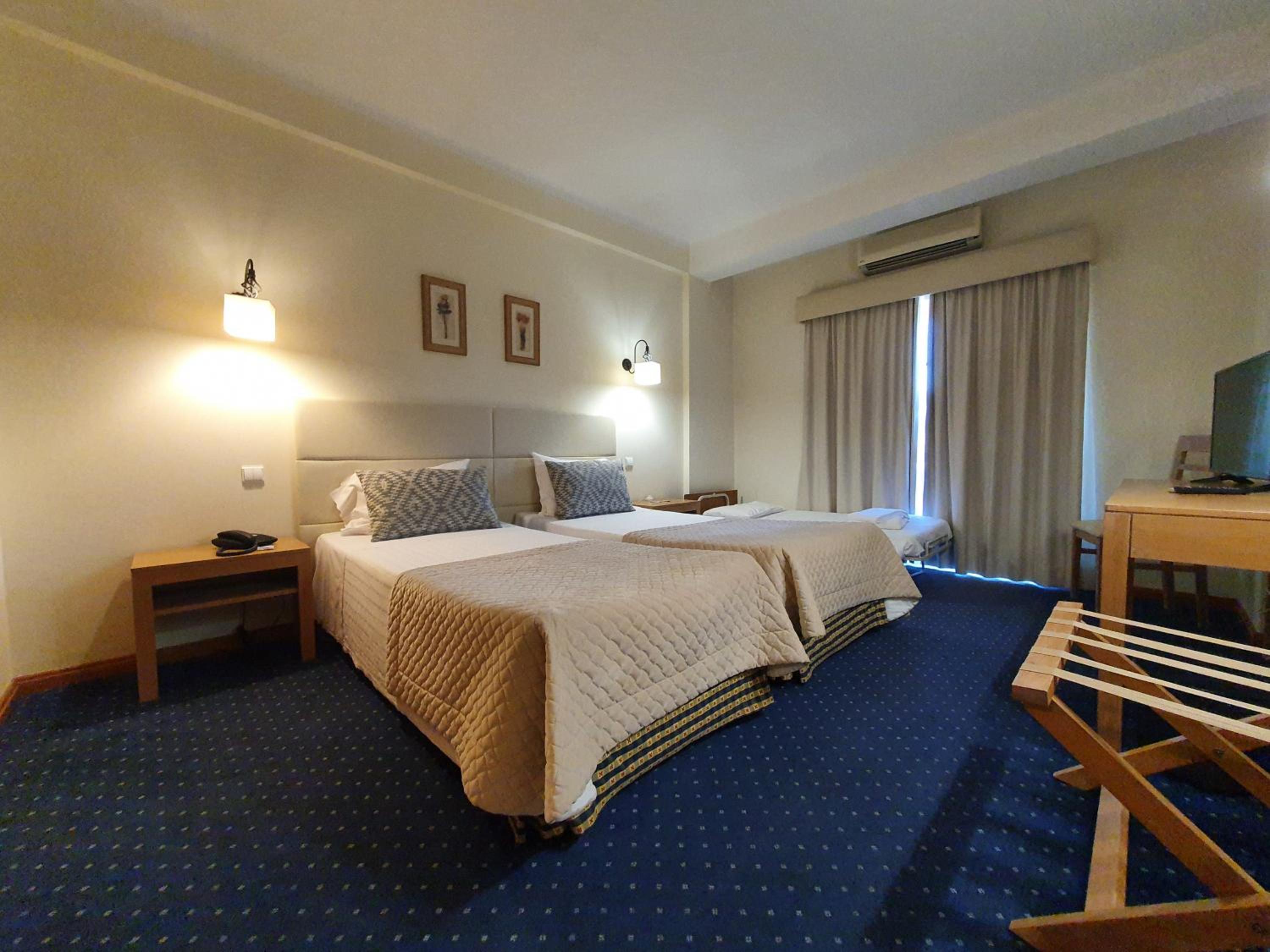 Double or Twin Room - Photo 7