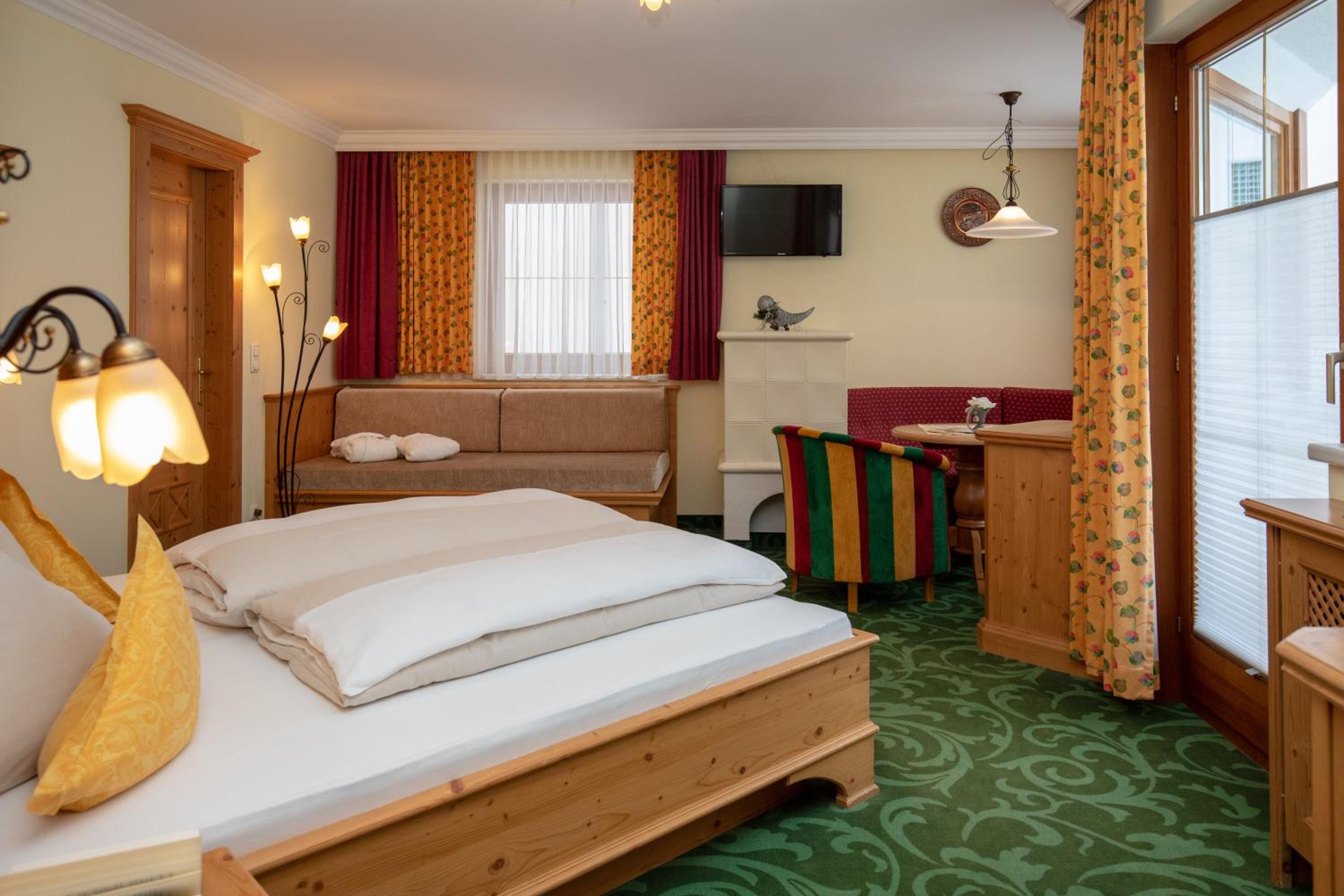 Double Room with Balcony (3 Adults) photo 3