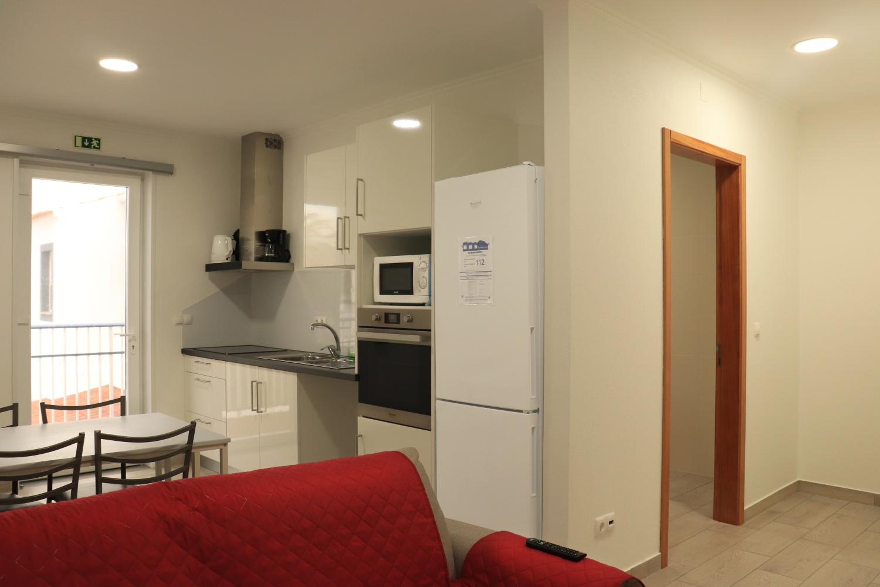 One-Bedroom Apartment - Photo 3