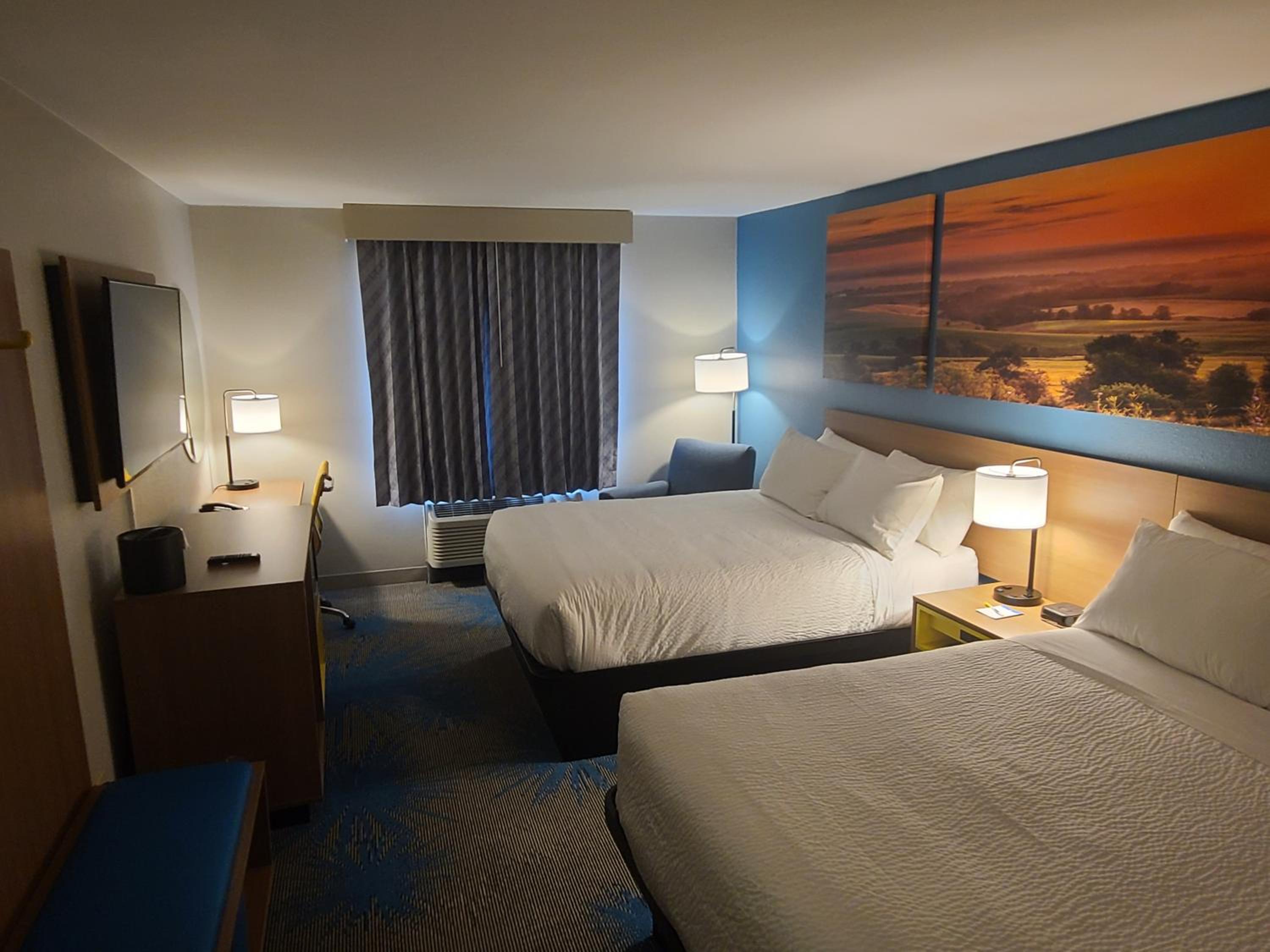 Deluxe Studio Suite with Two Queen Beds - Non-Smoking photo 1
