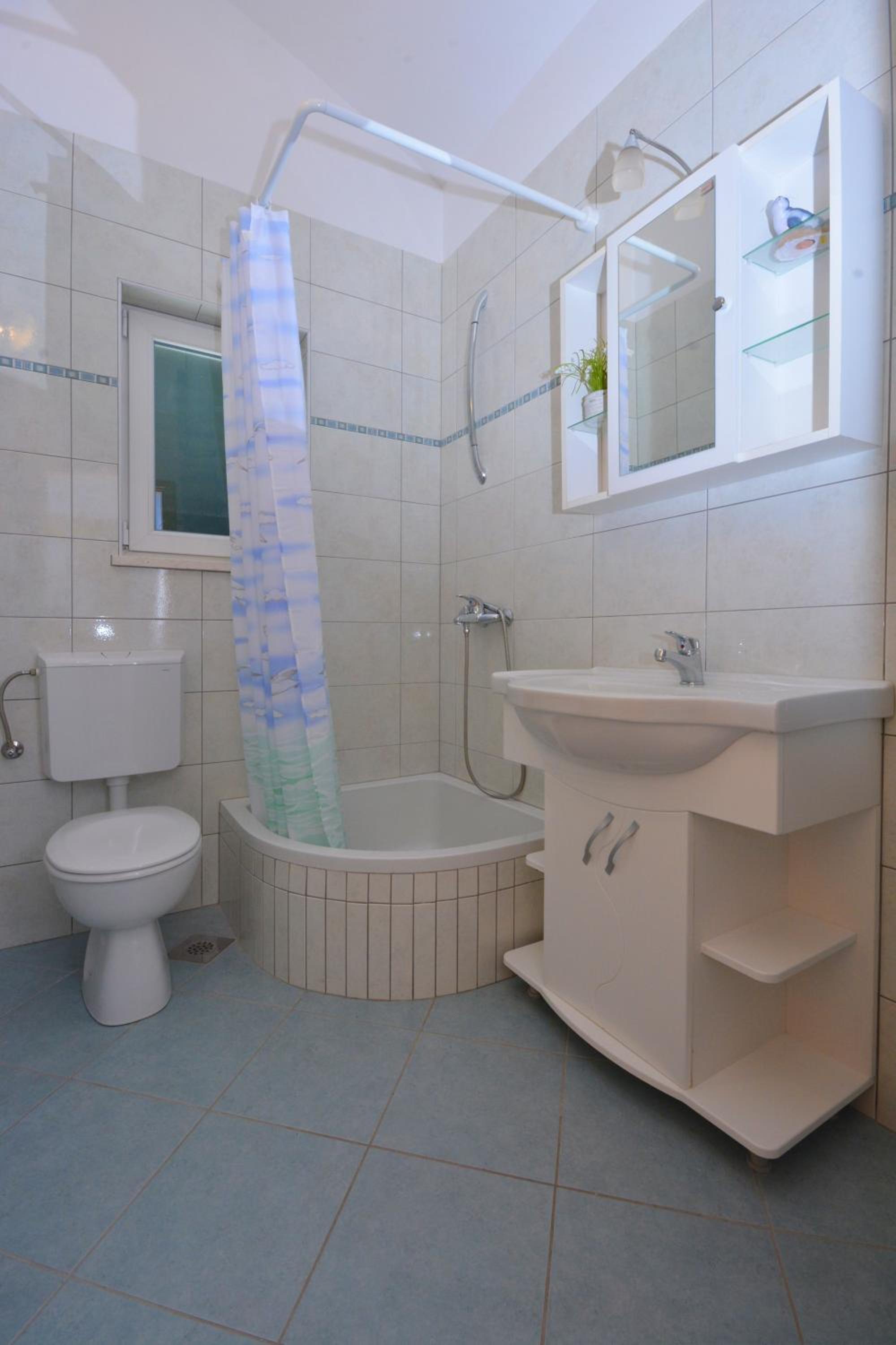 One-Bedroom Apartment with Balcony and Sea View photo 3
