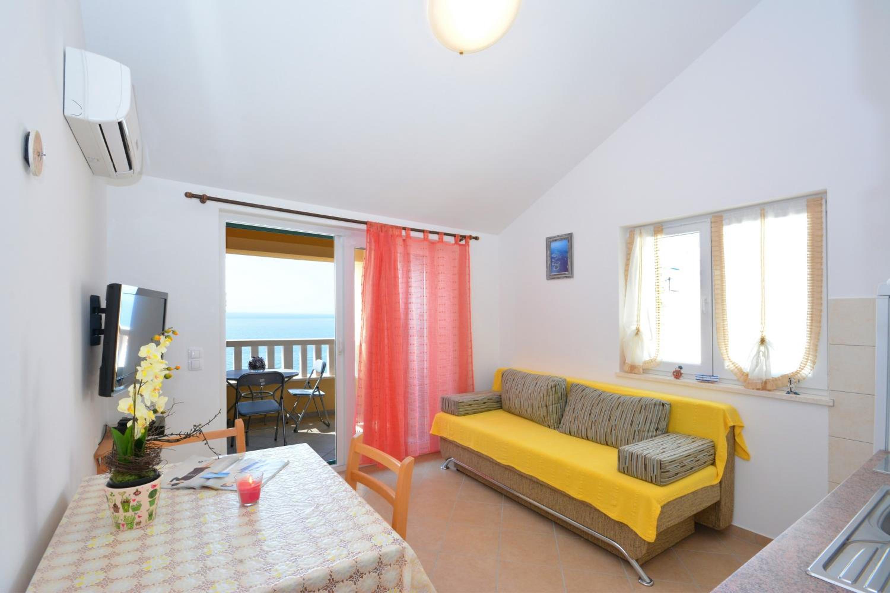 One-Bedroom Apartment with Balcony and Sea View photo 1