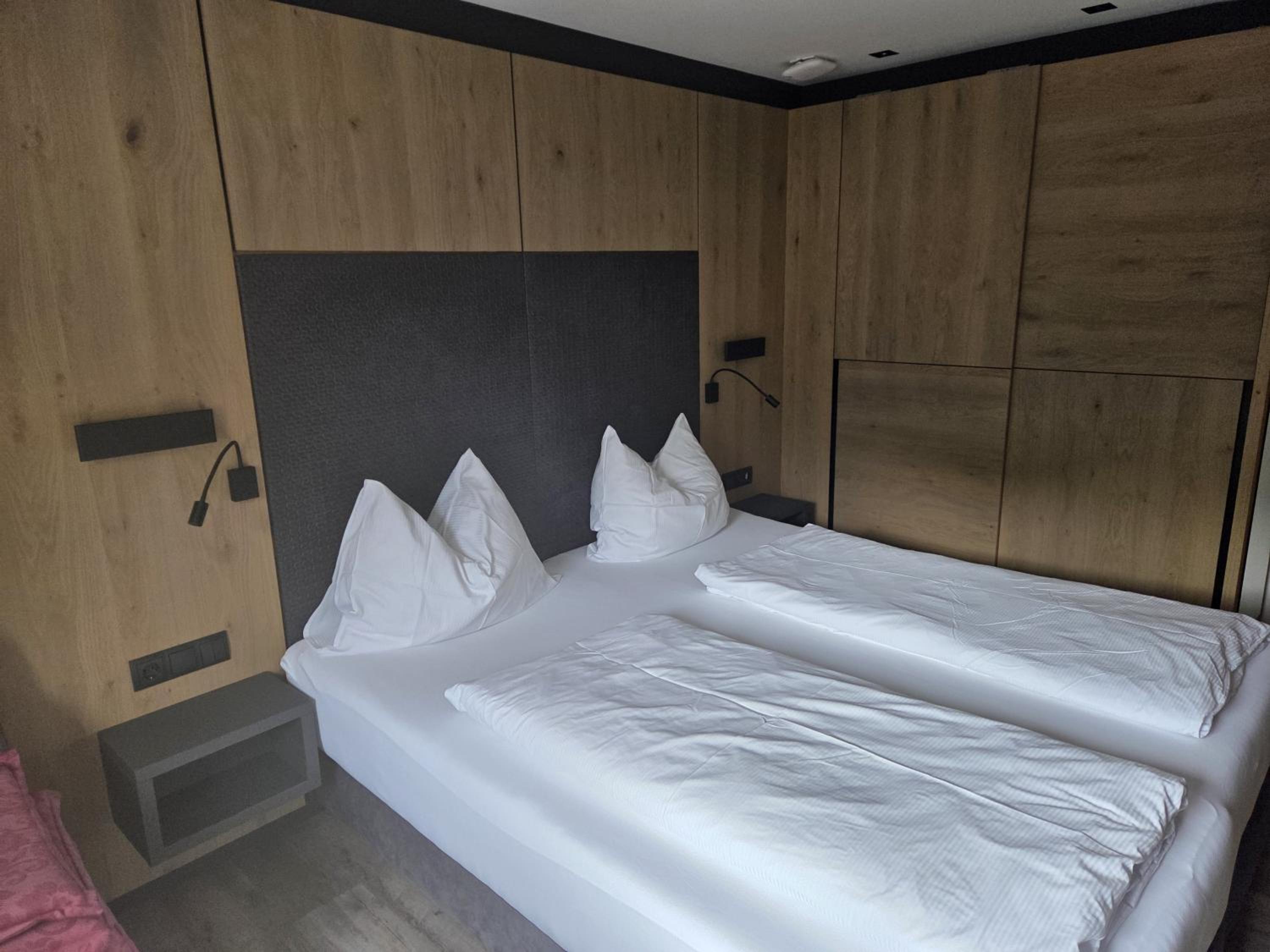 Two-Bedroom Apartment with Mountain View