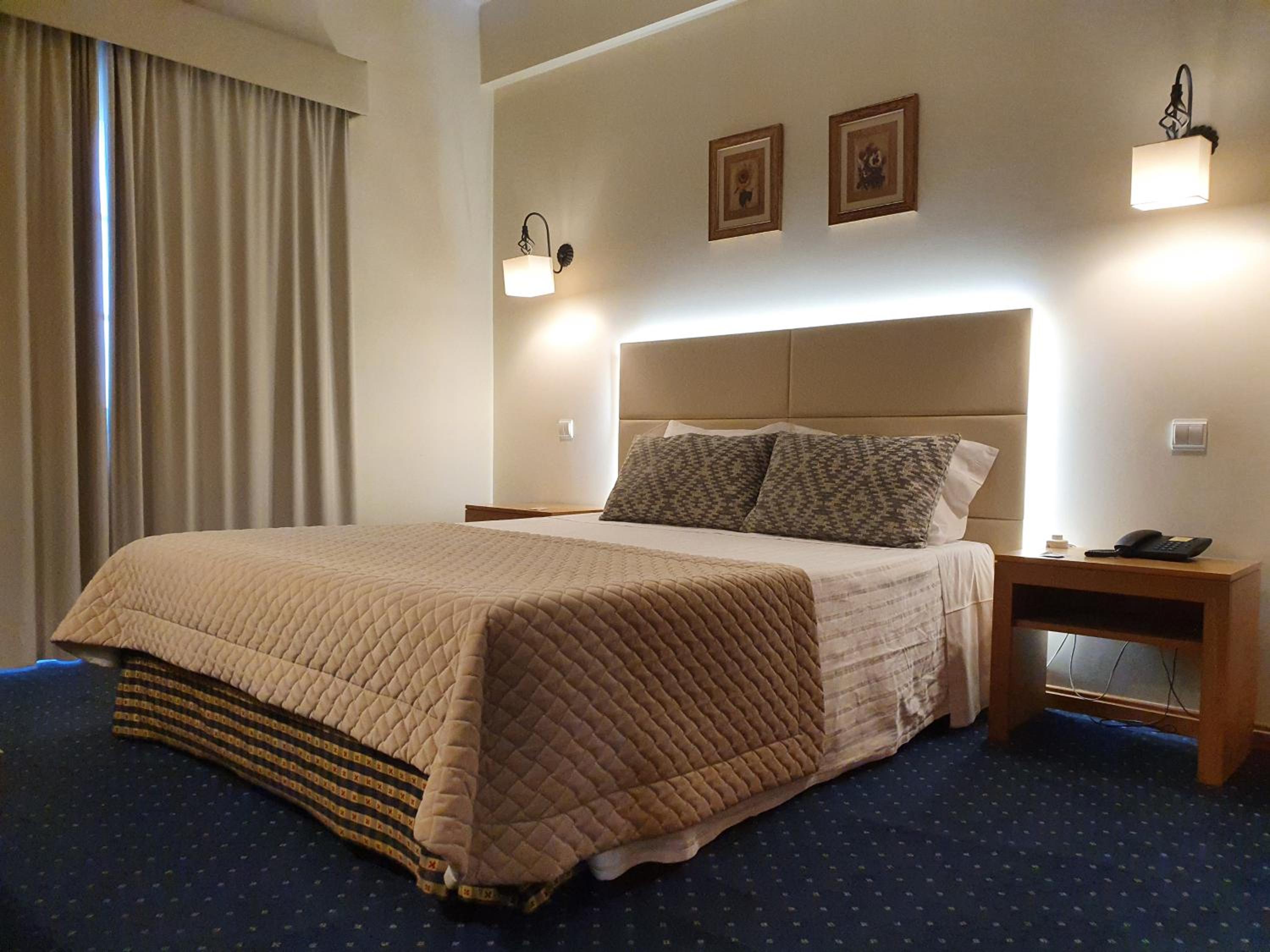 Double or Twin Room - Photo 4