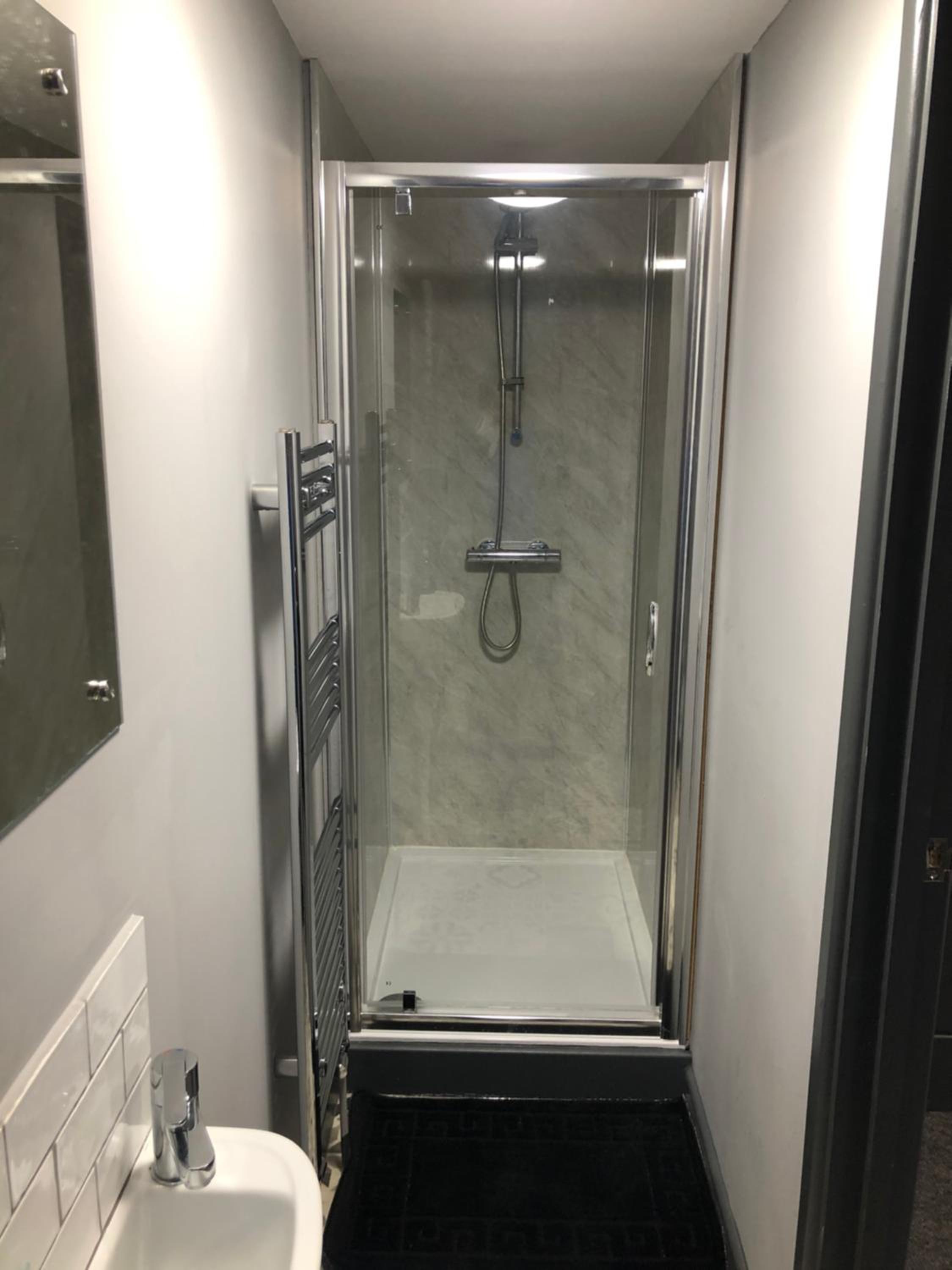 Double Room with Private Bathroom - Photo 8