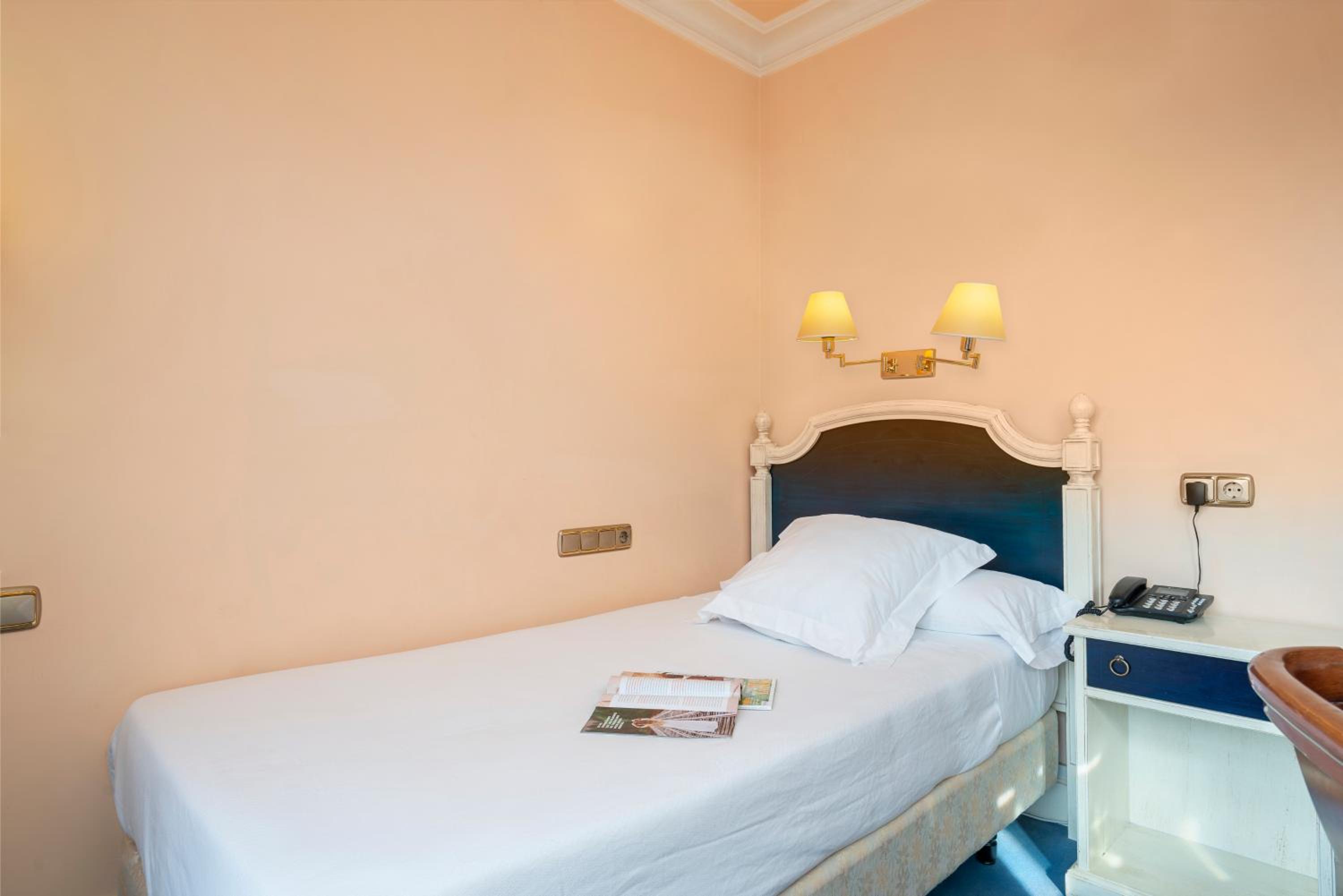 Single Room photo 2