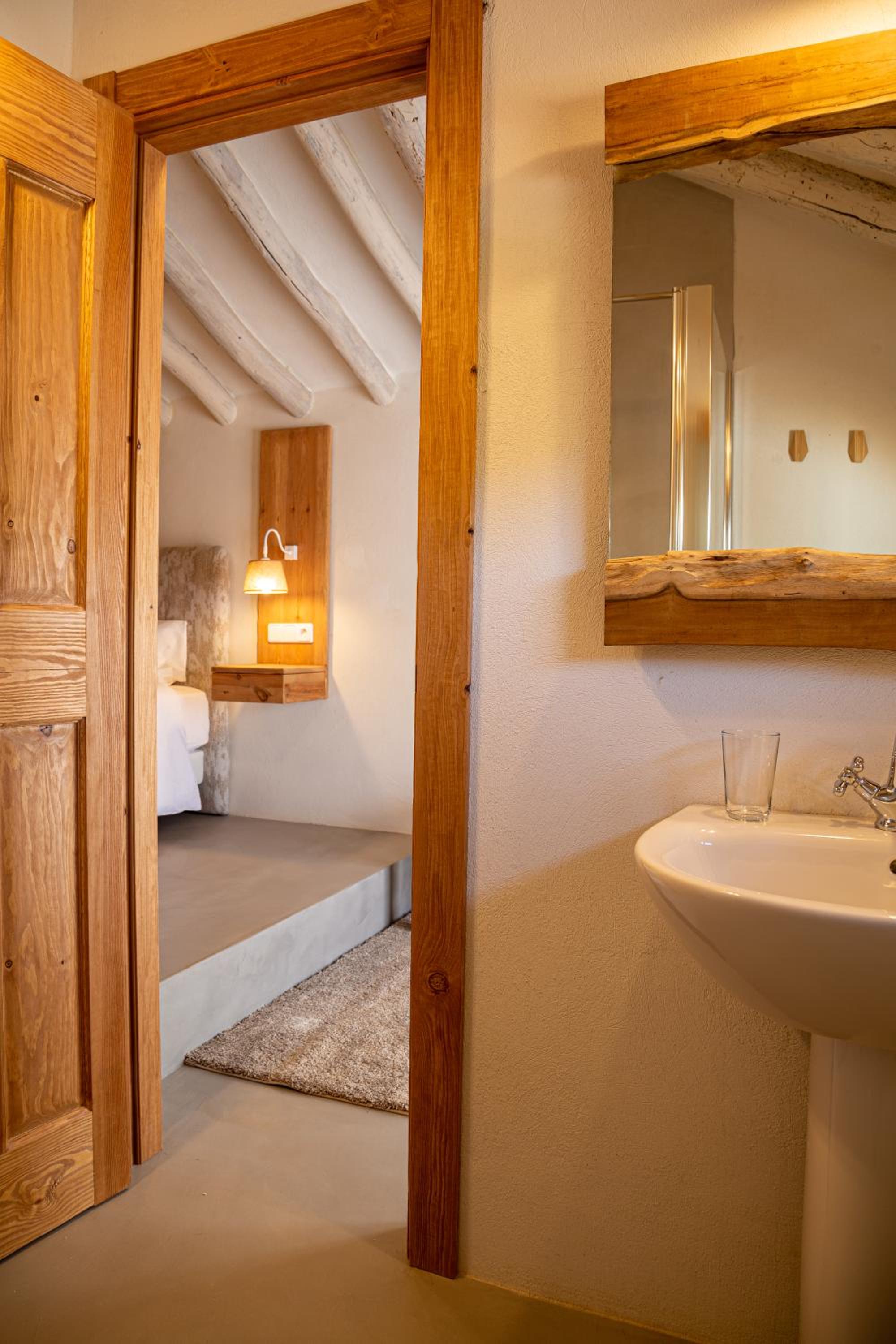 Double Room - Photo 7