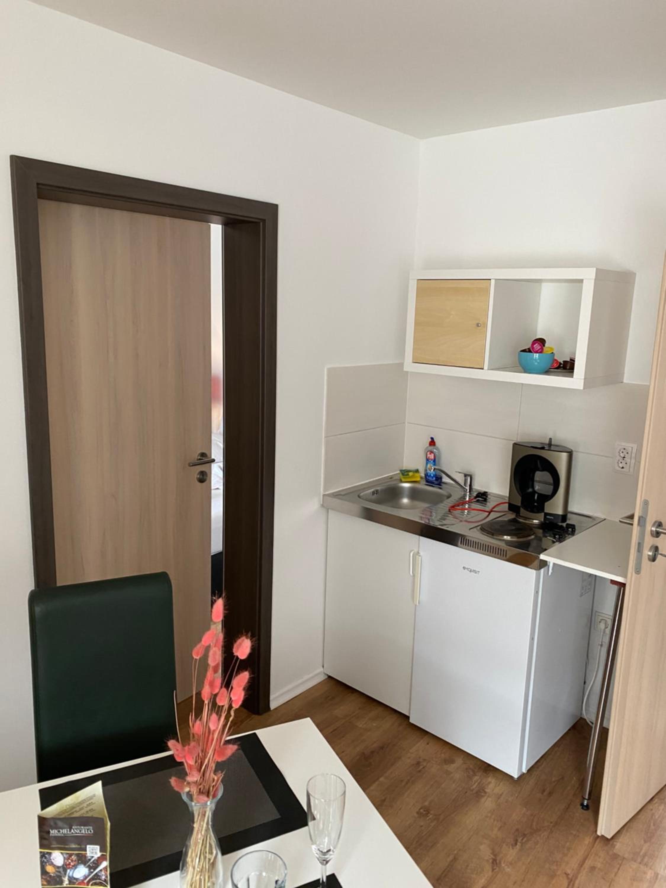 One-Bedroom Suite - Photo 9