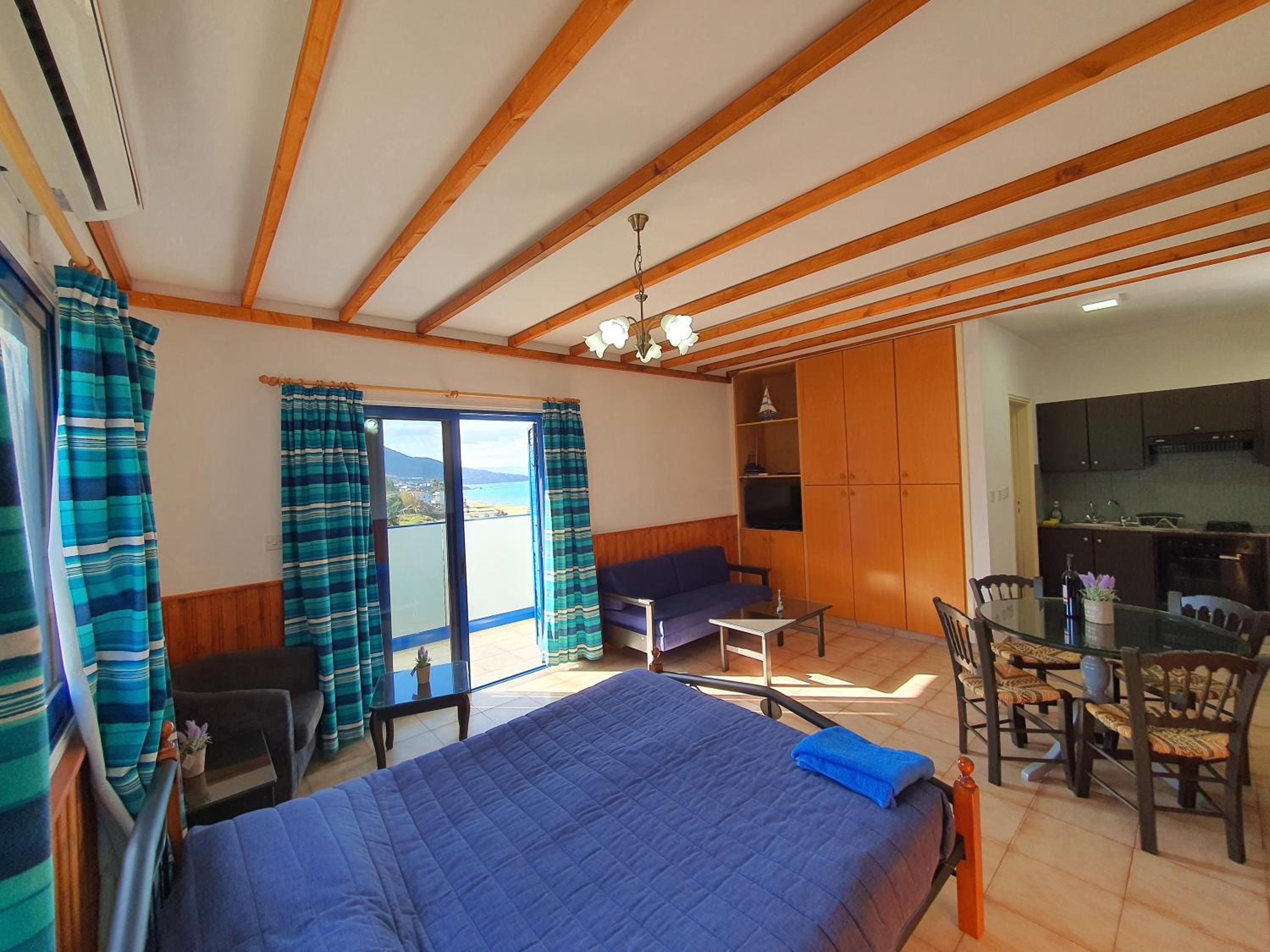 Studio (2-3 Adults)
