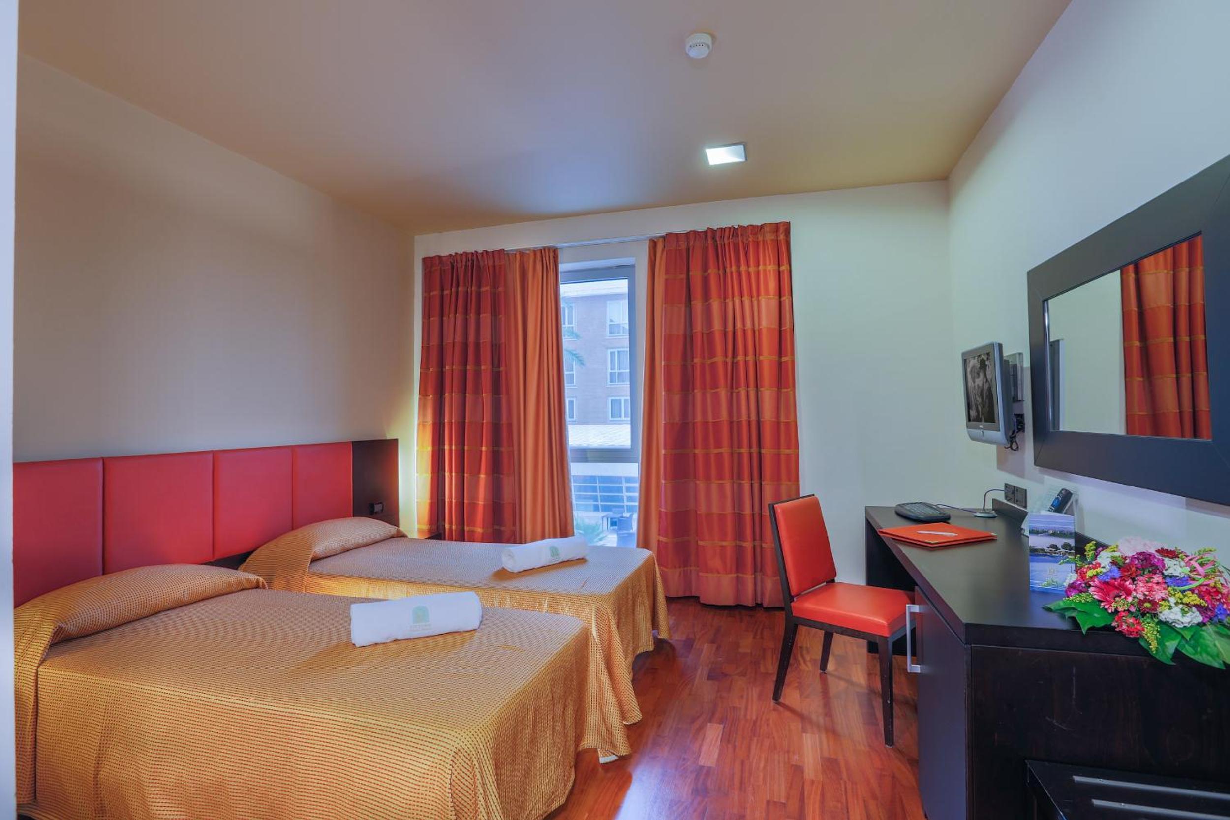 Twin Room - Photo 4