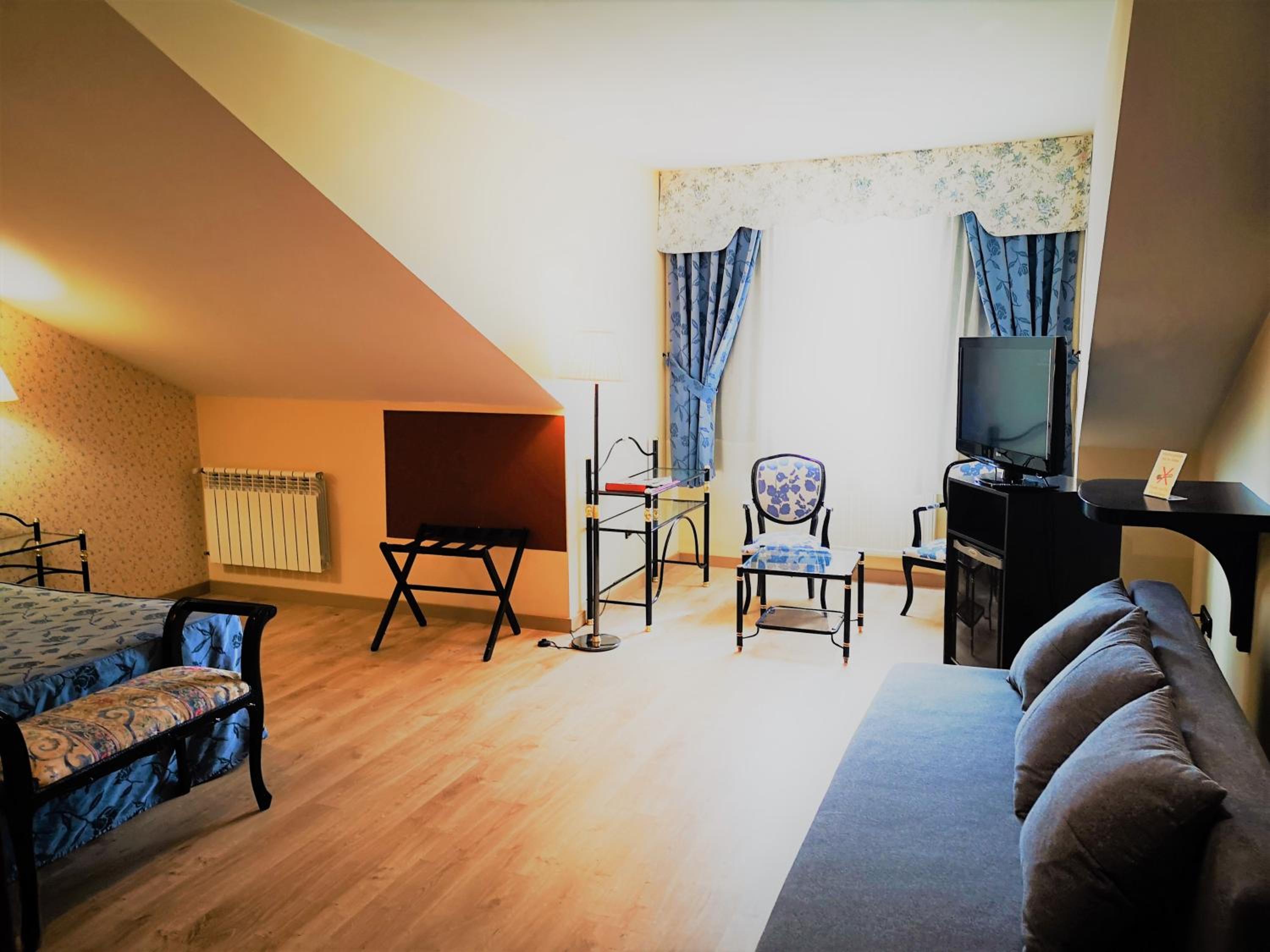 Double Room - Photo 16
