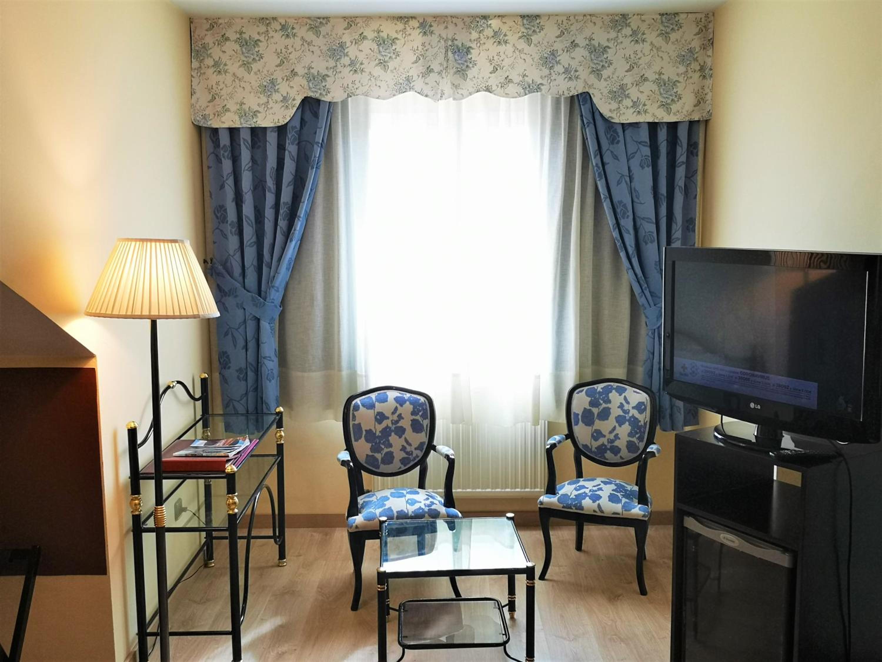 Double Room - Photo 12