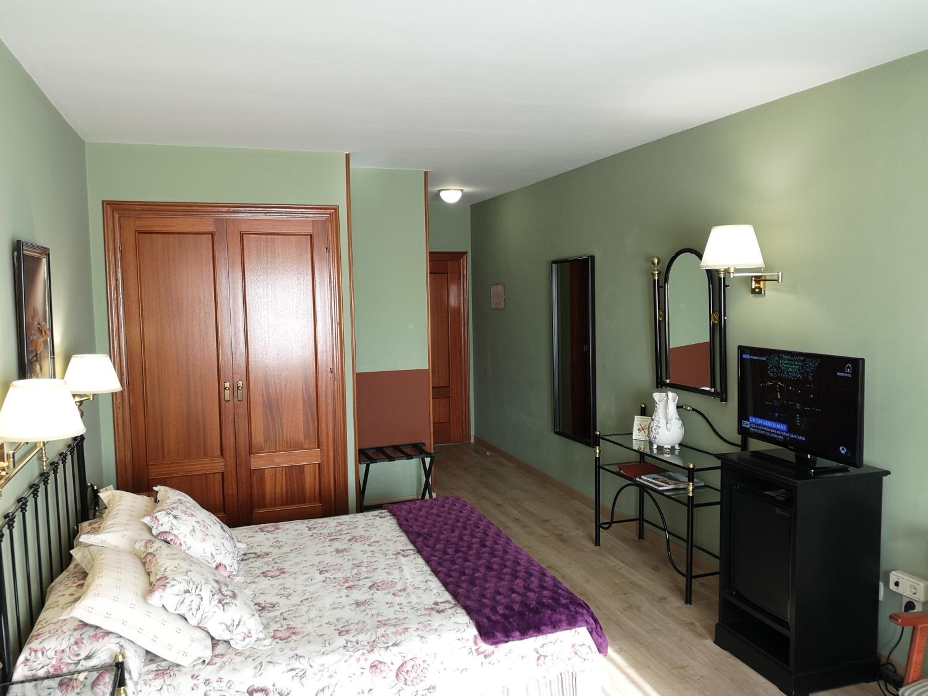 Double Room - Photo 9