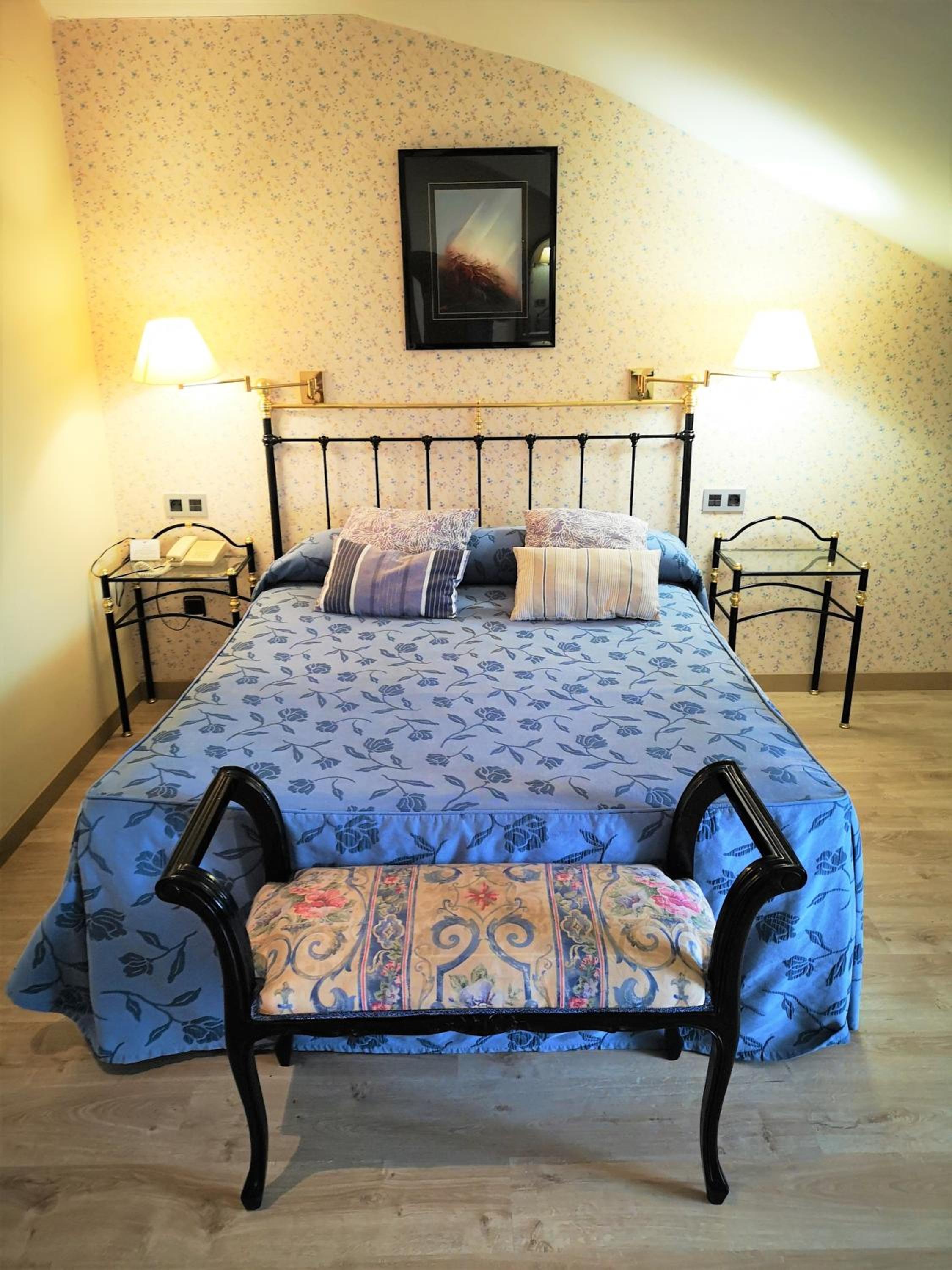 Double Room - Photo 8
