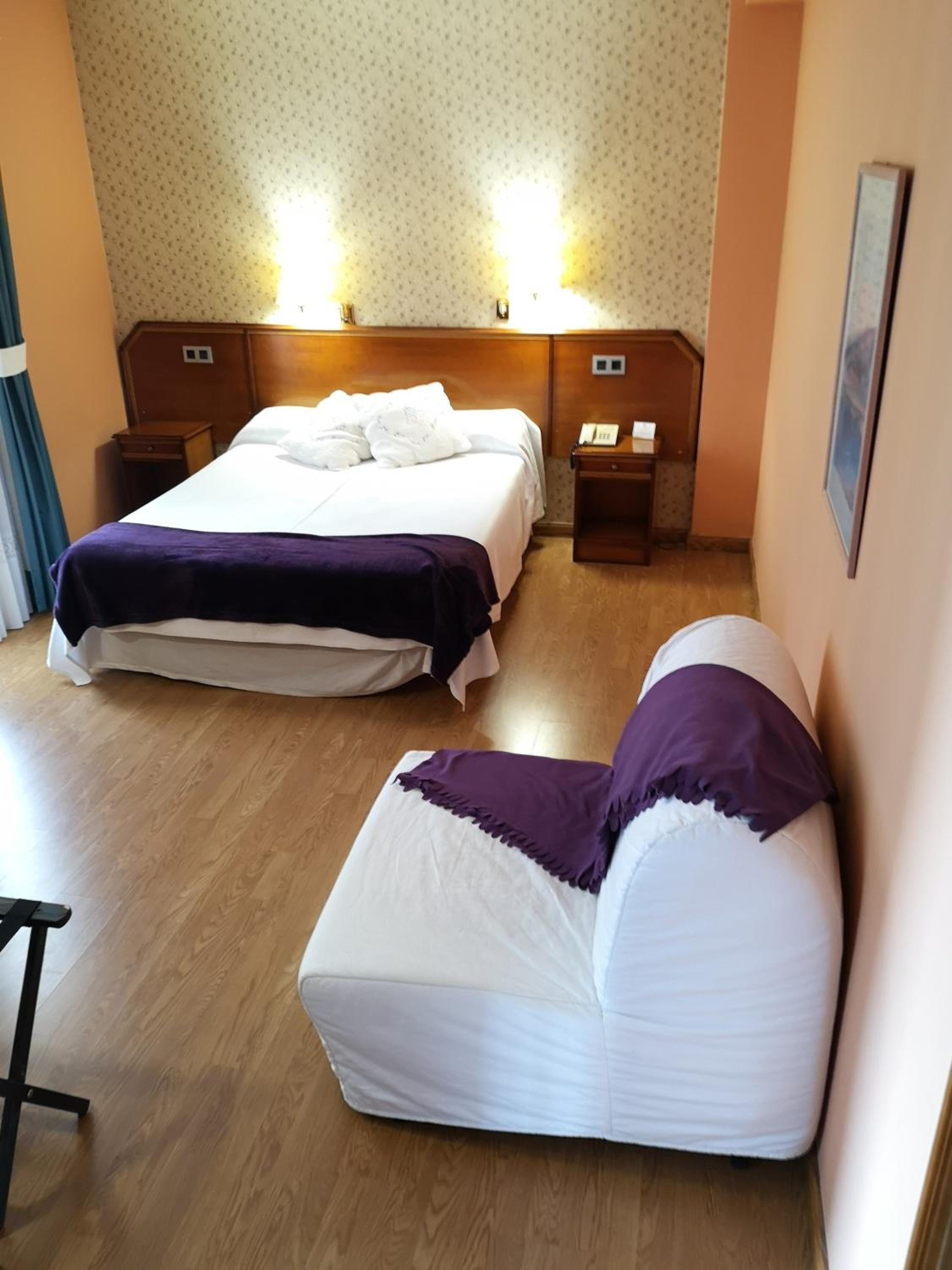 Double Room with Terrace - Photo 3