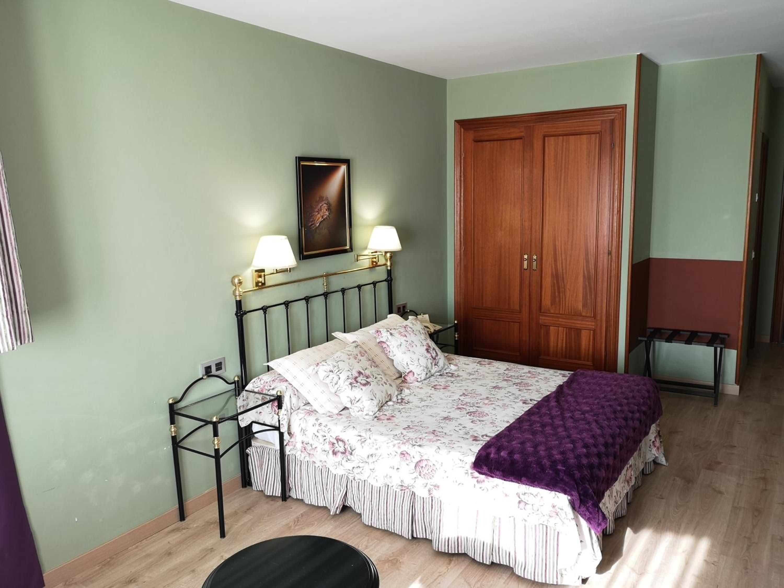 Double Room - Photo 6
