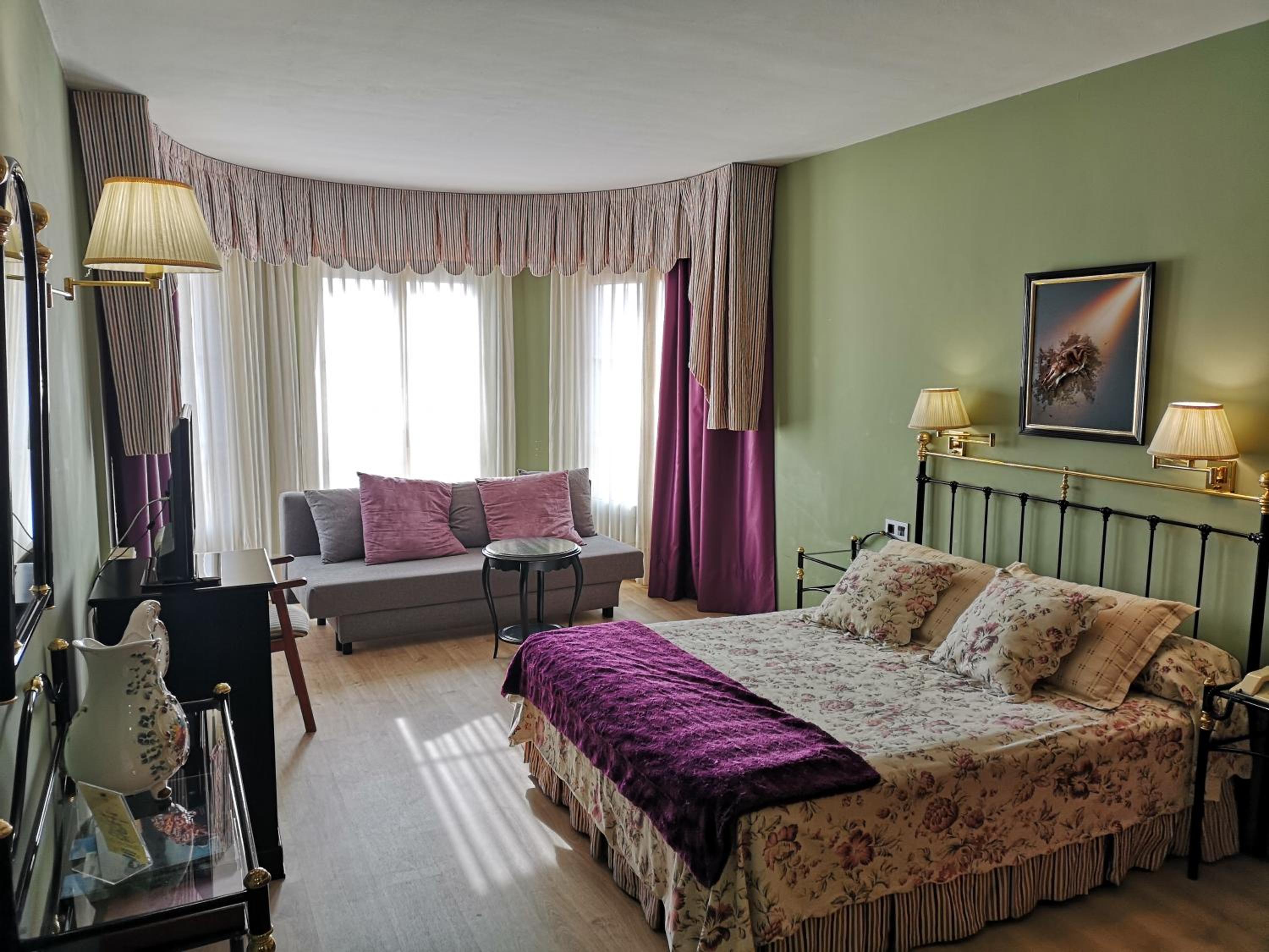 Double Room - Photo 2