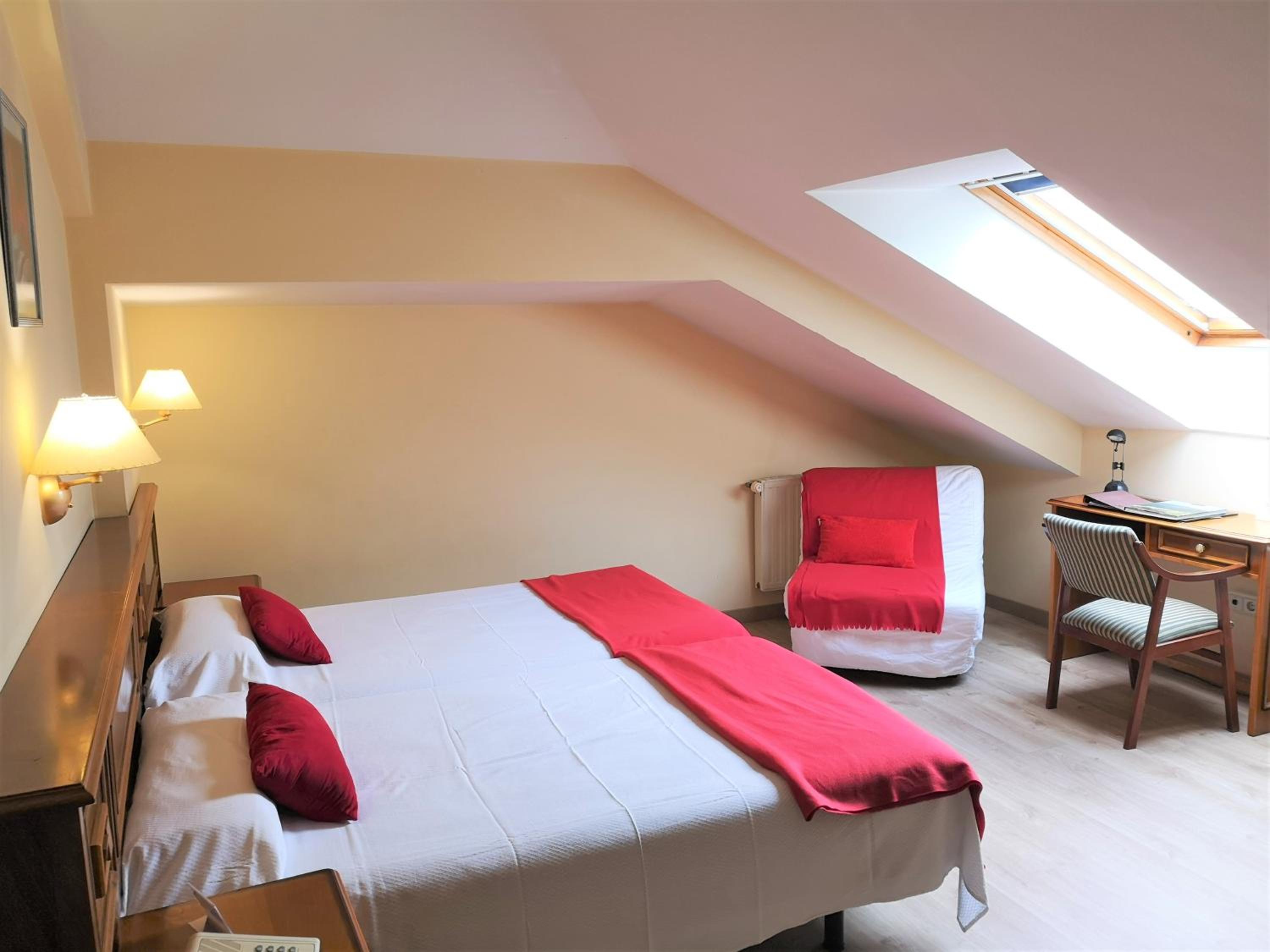 Twin Room - Photo 8