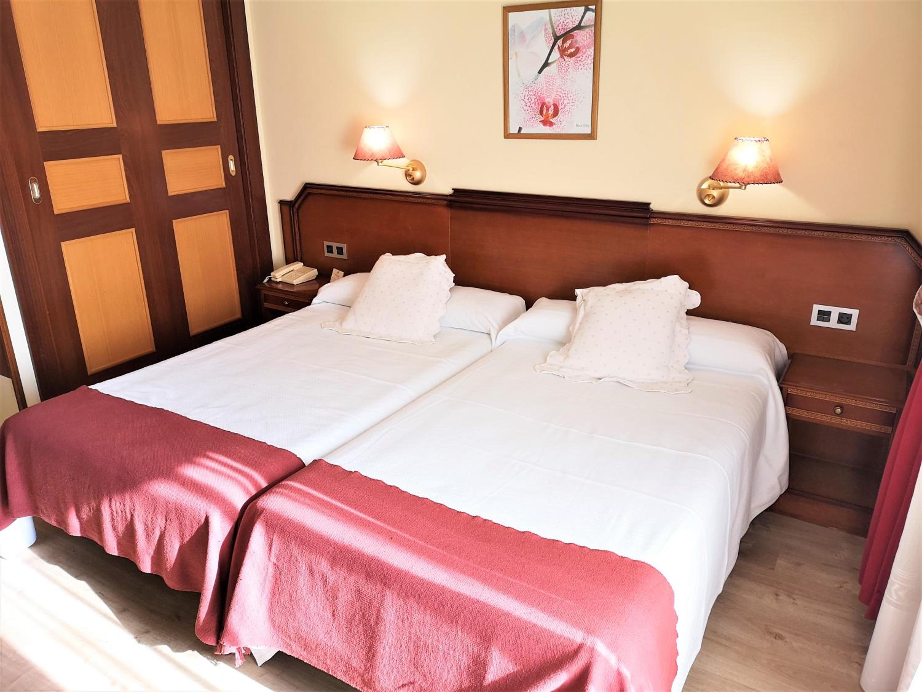 Twin Room with Terrace - Photo 4