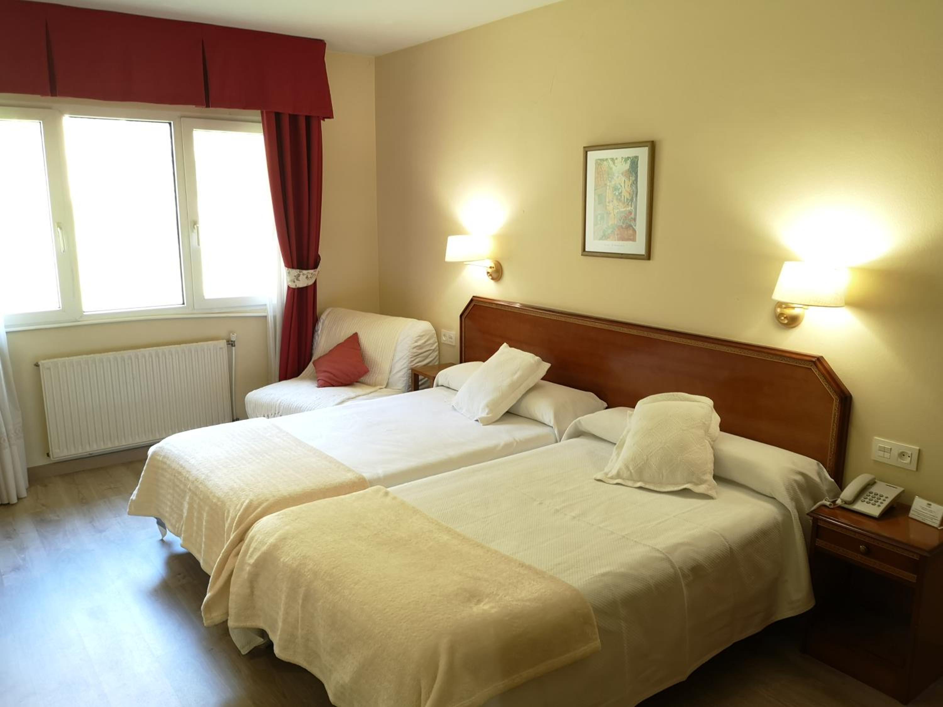 Twin Room - Photo 7