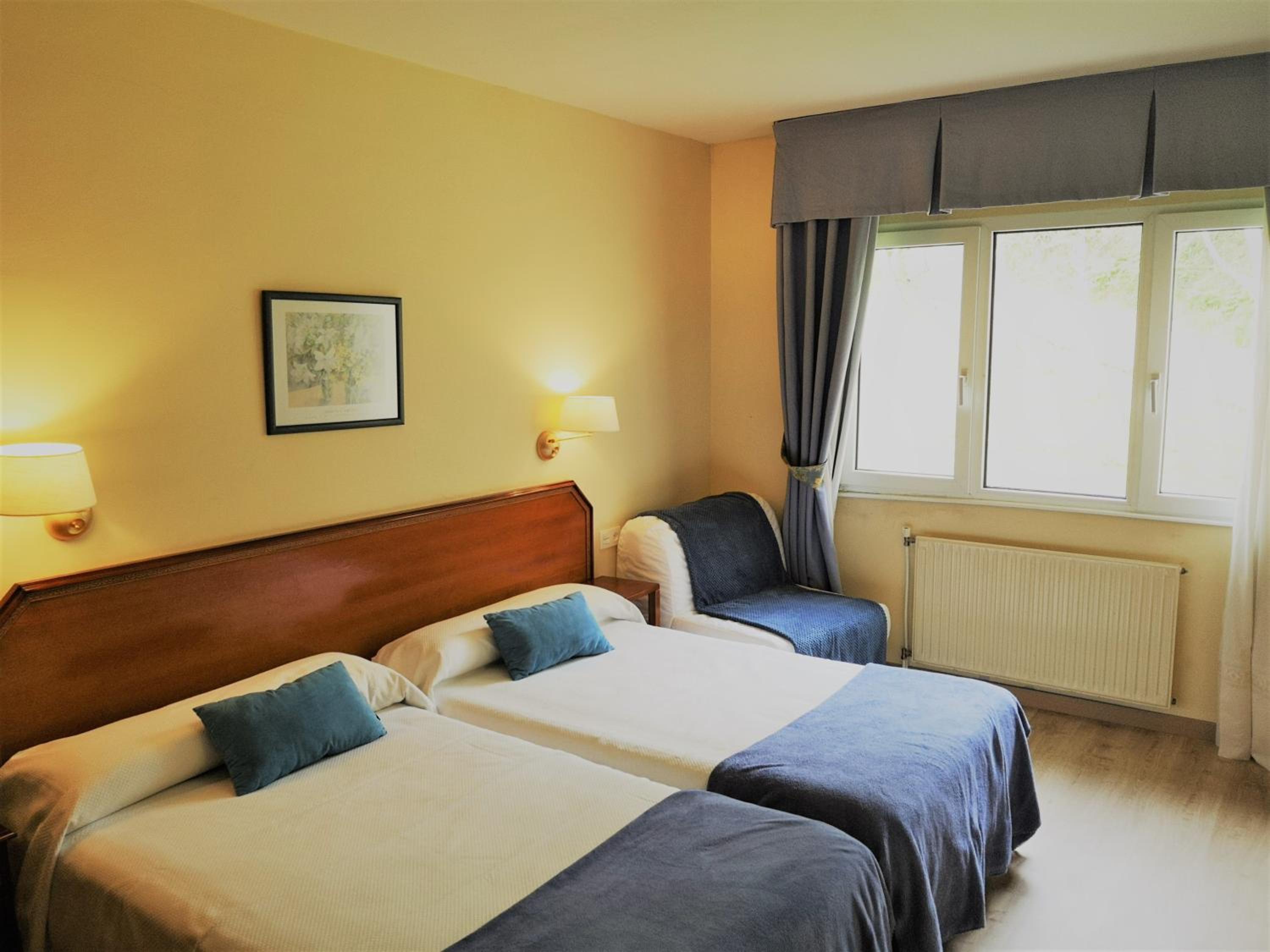 Twin Room - Photo 3