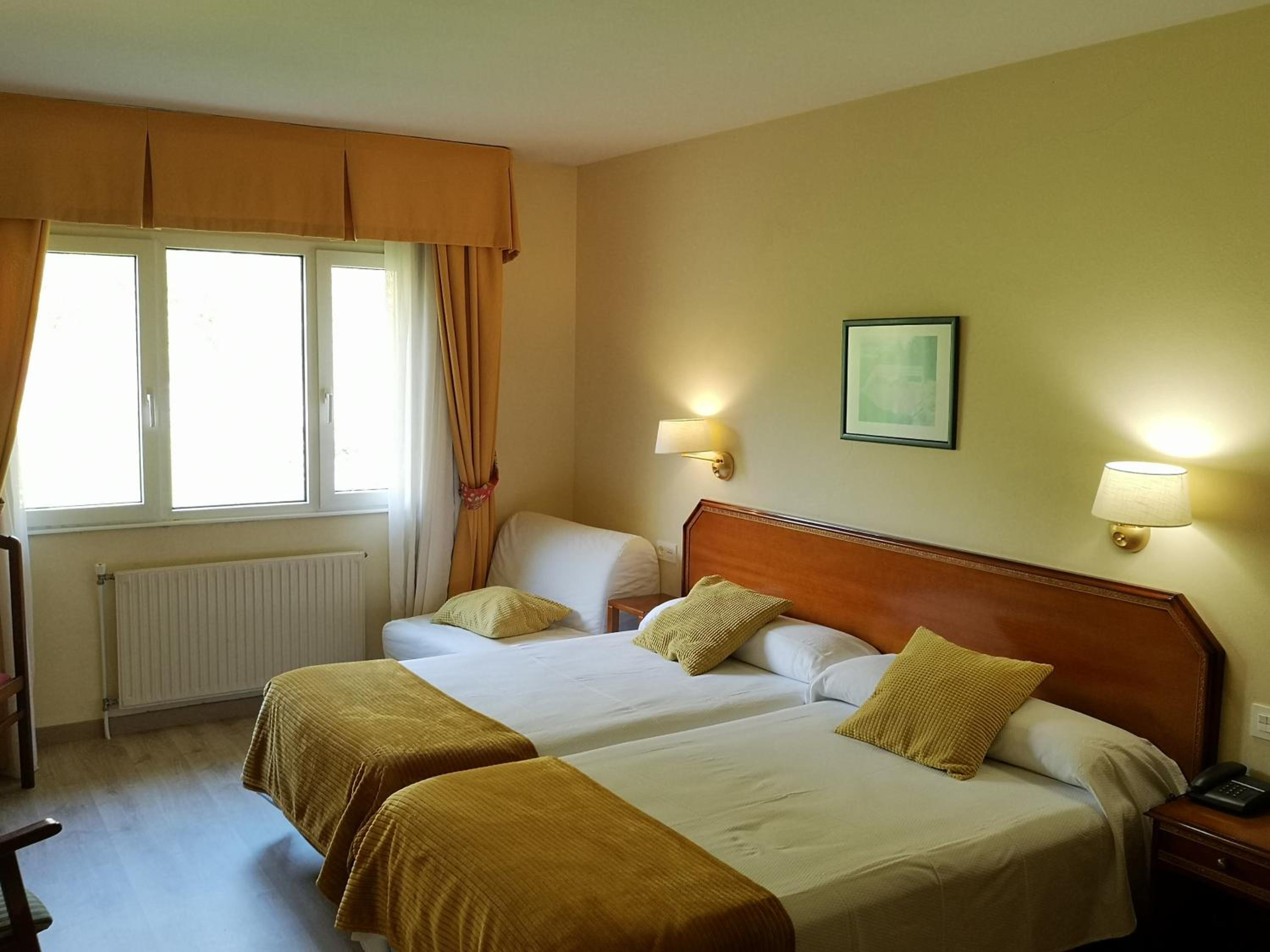 Twin Room - Photo 9