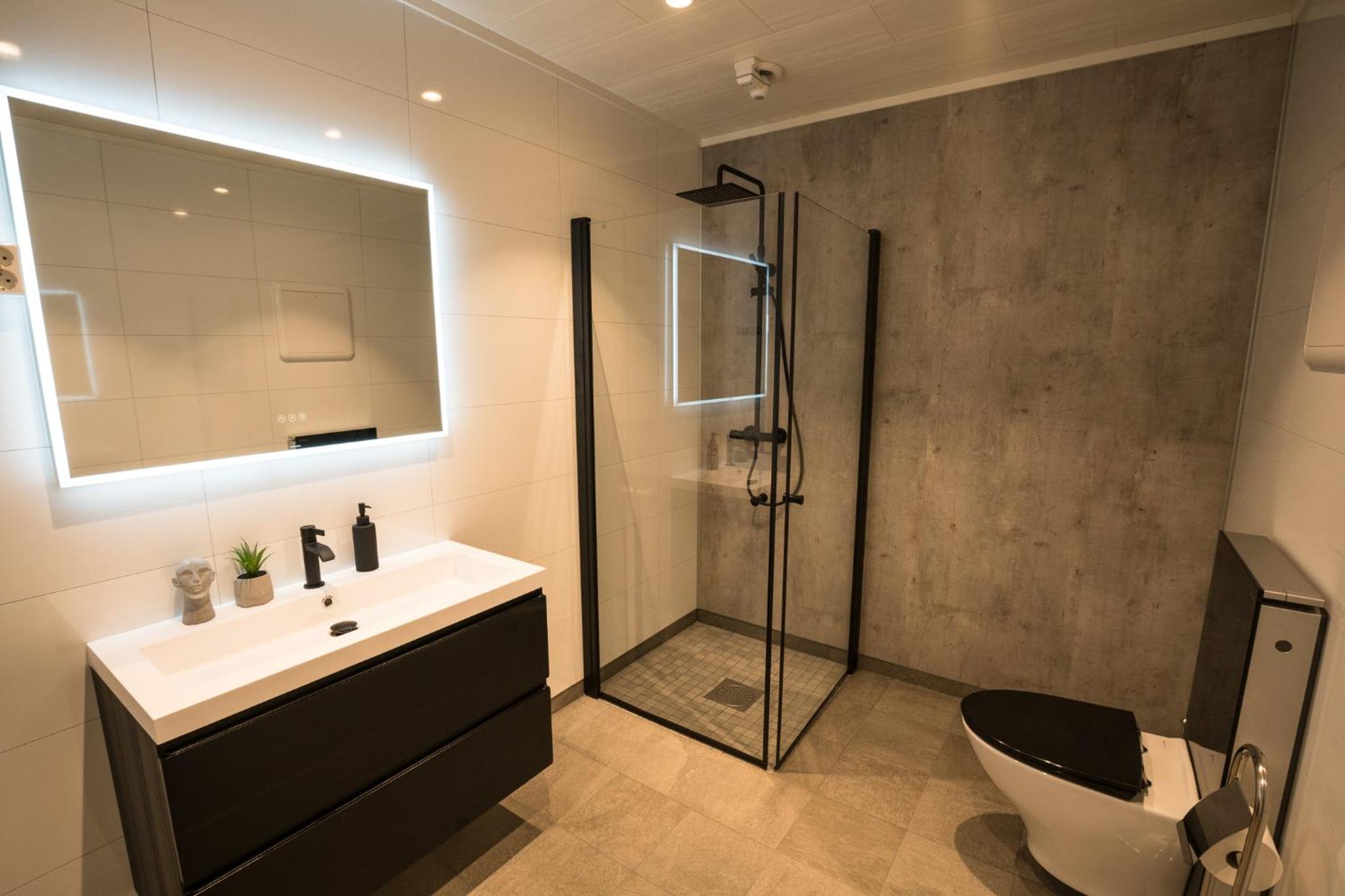 Luxury Studio Apartment - Photo 5