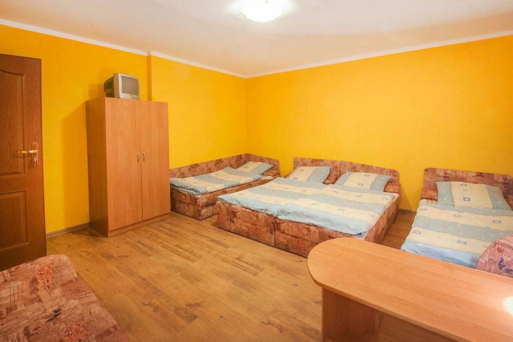 Quadruple Room with Private Bathroom photo 1