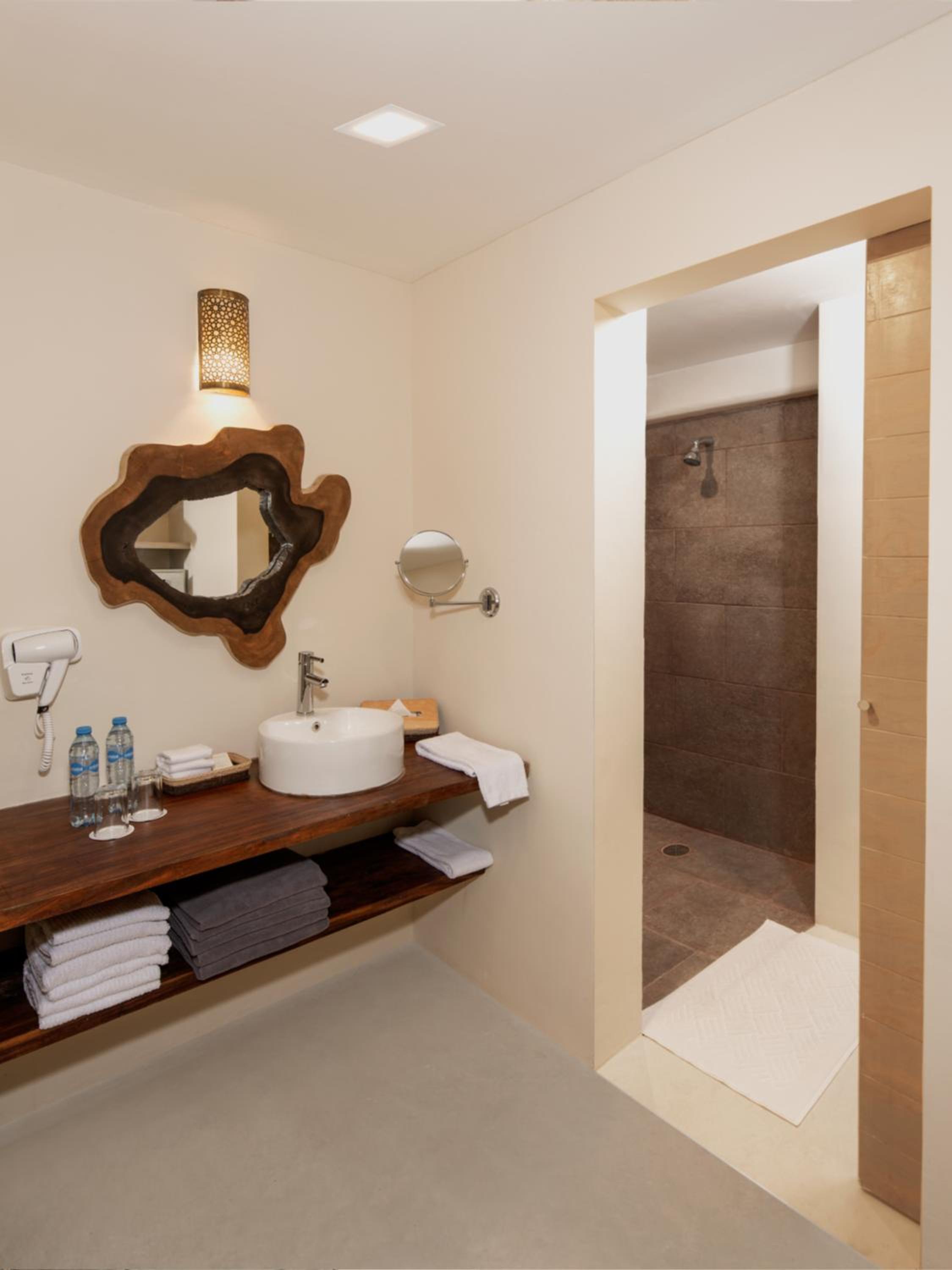 Deluxe King Room - Photo 5