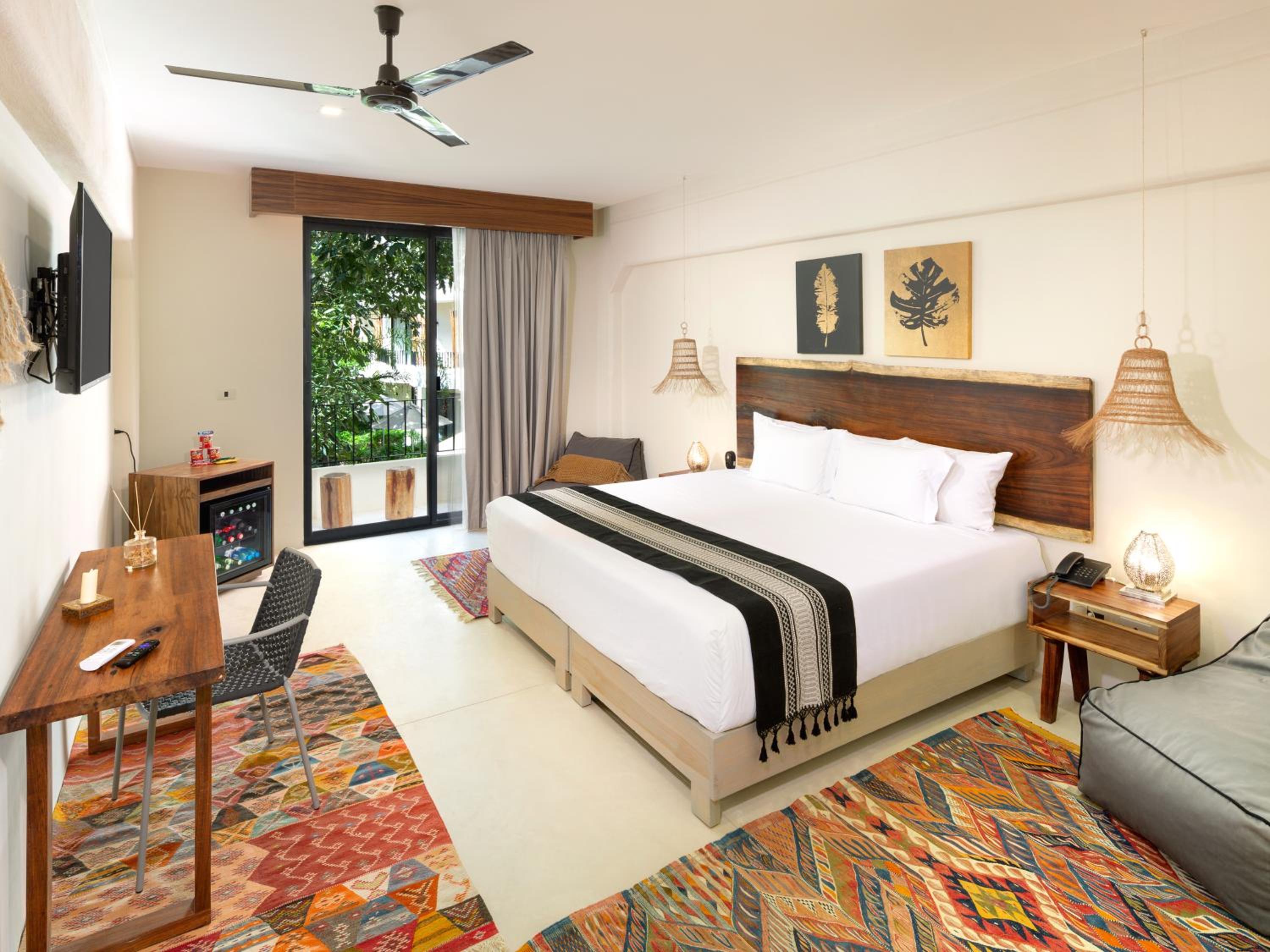 Deluxe King Room - Photo 1