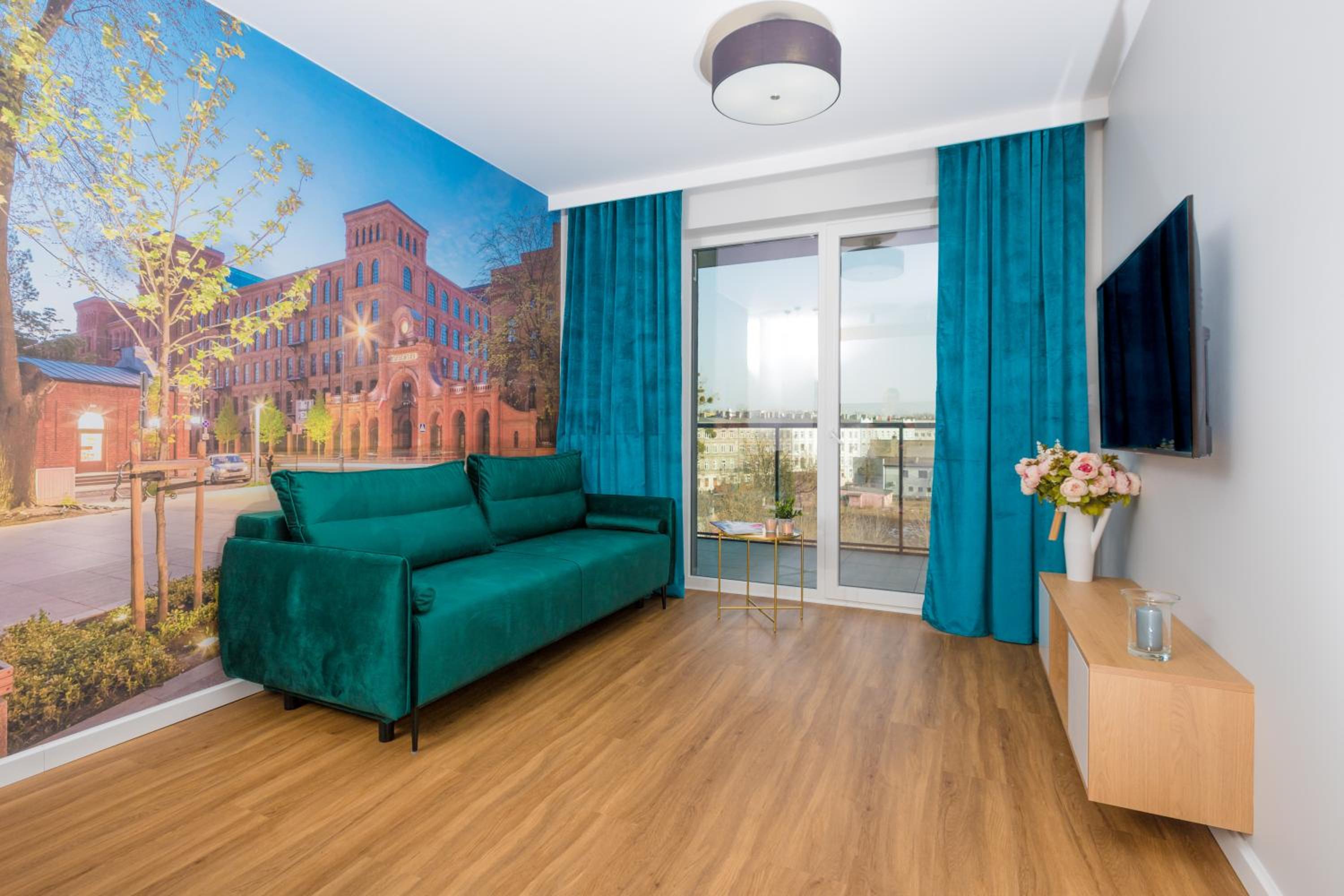 One-Bedroom Suite - Photo 3