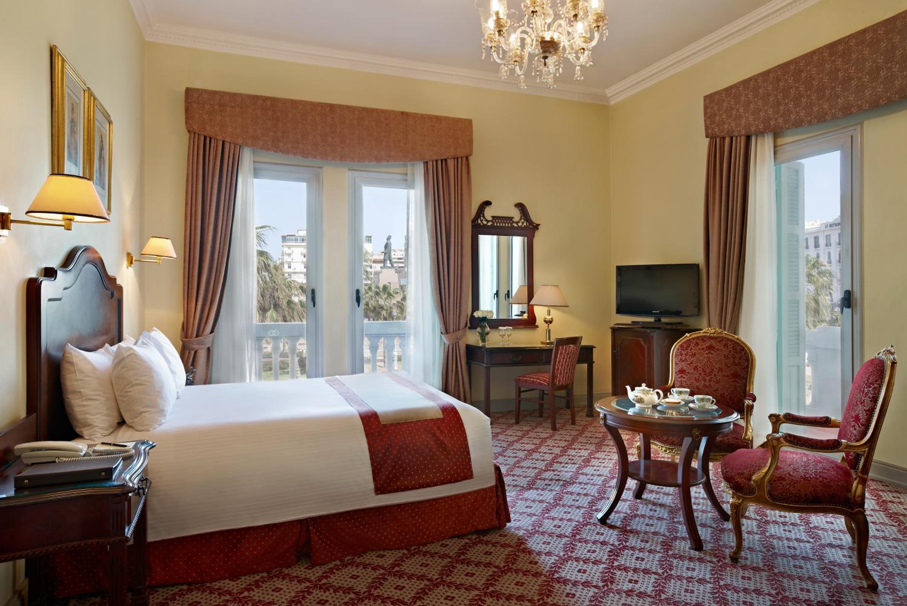 Executive Suite - Photo 1