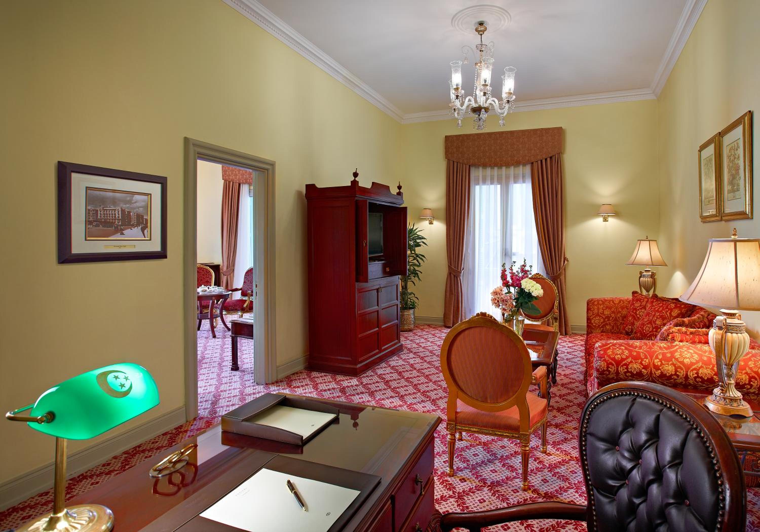 Executive Suite - Photo 2