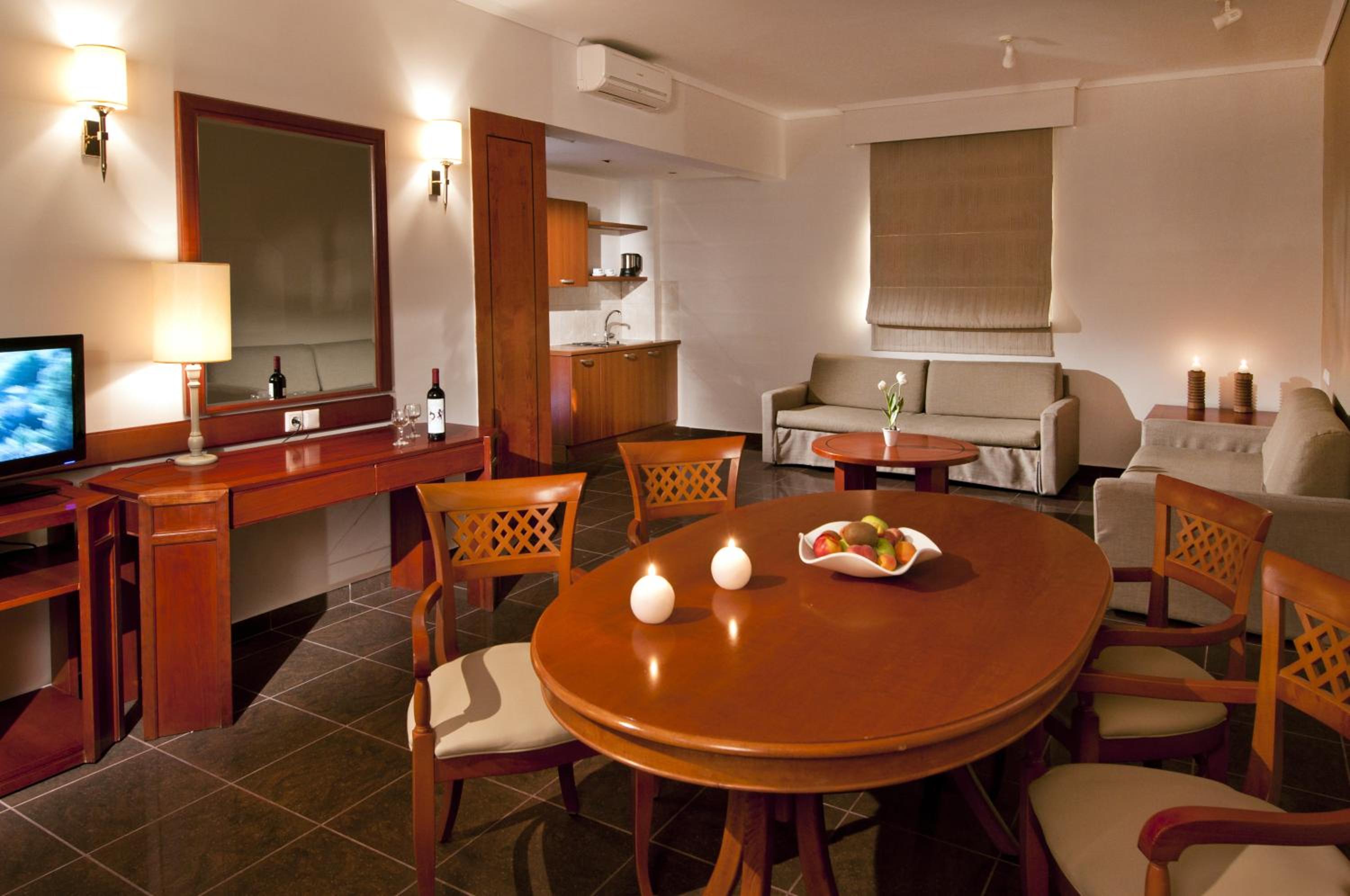 Executive Suite (2 Adults & 2 Children)