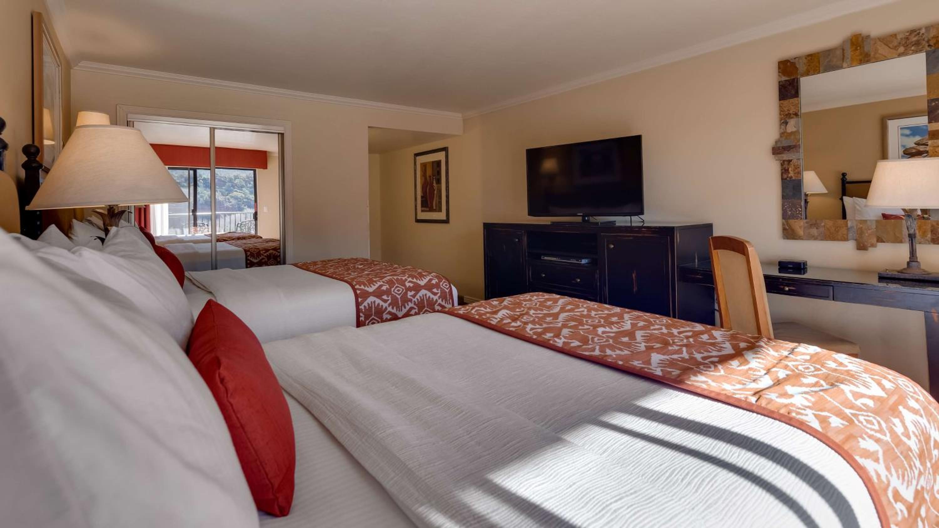 Queen Room with Two Queen Beds with Red Rock View with Balcony - Non-smoking