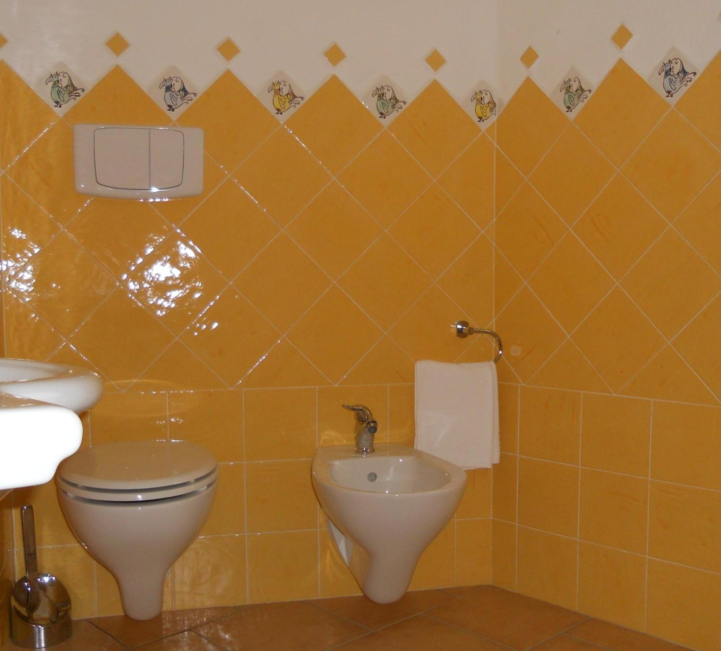 Double Room with Balcony - Photo 10