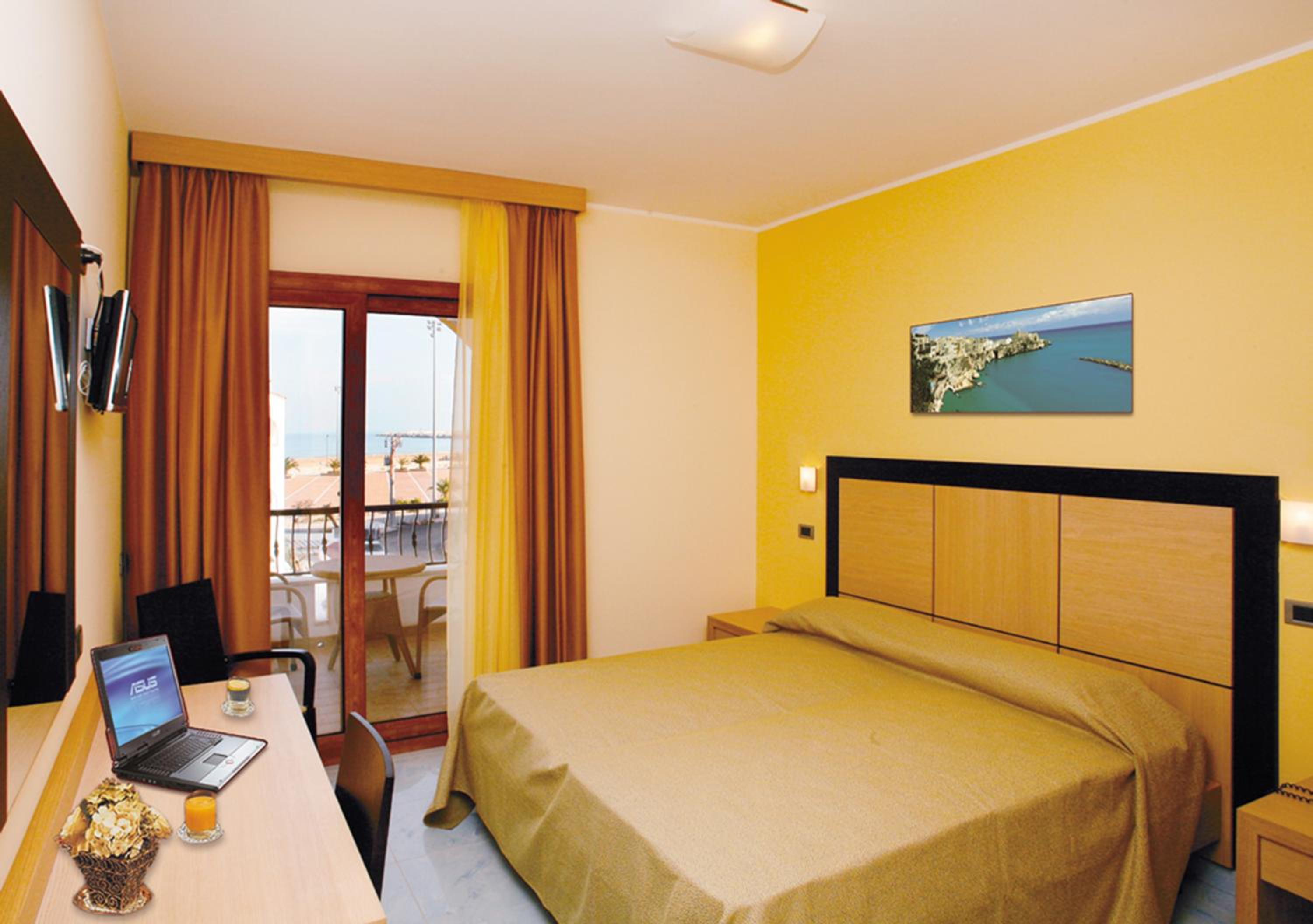 Double or Twin Room with Sea View