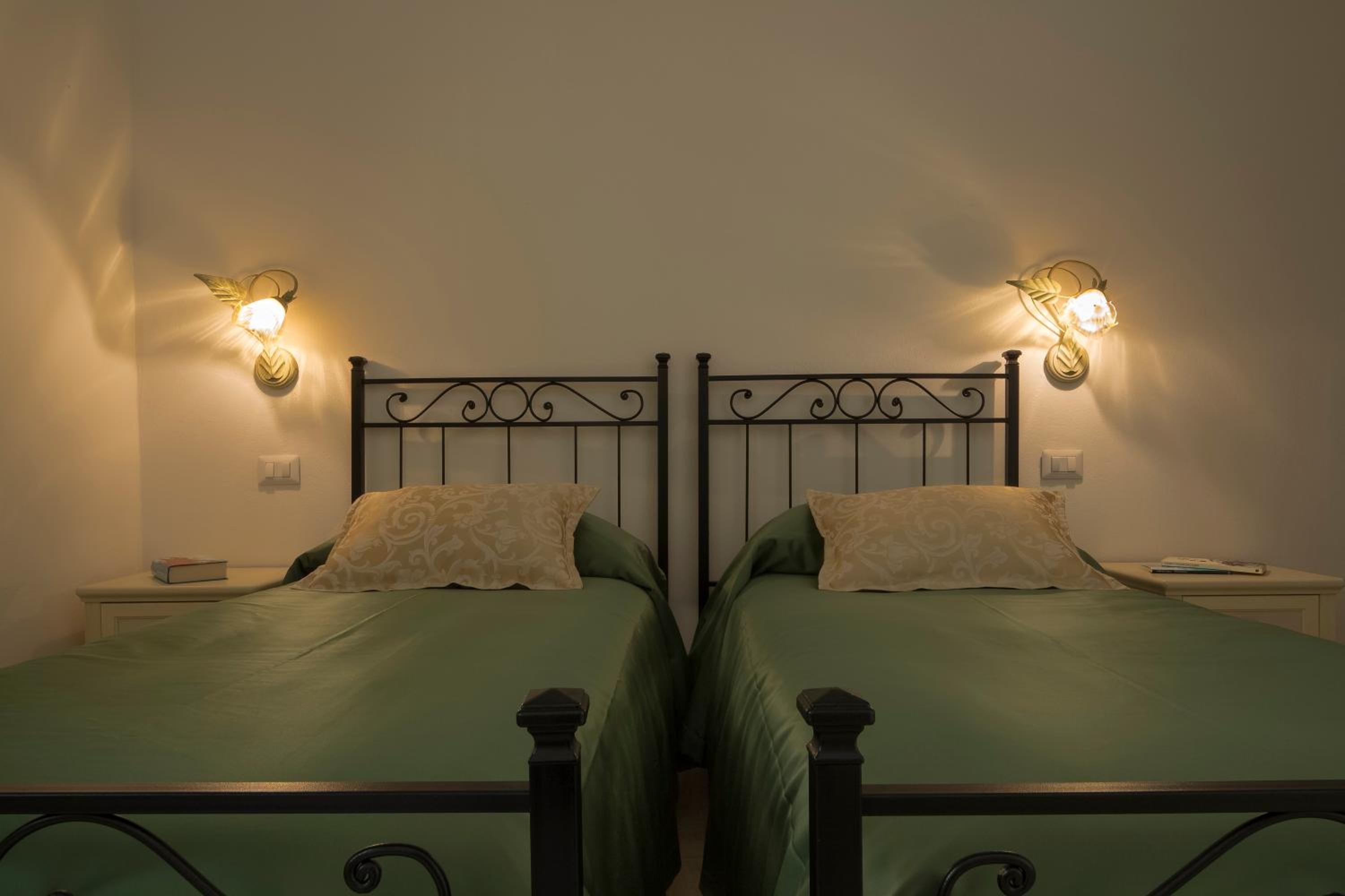 Double Room - Photo 9