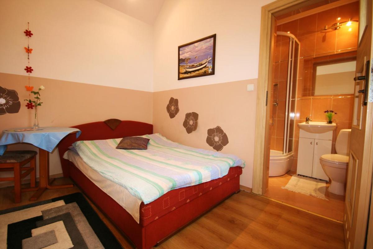 Double Room with Private Bathroom photo 3