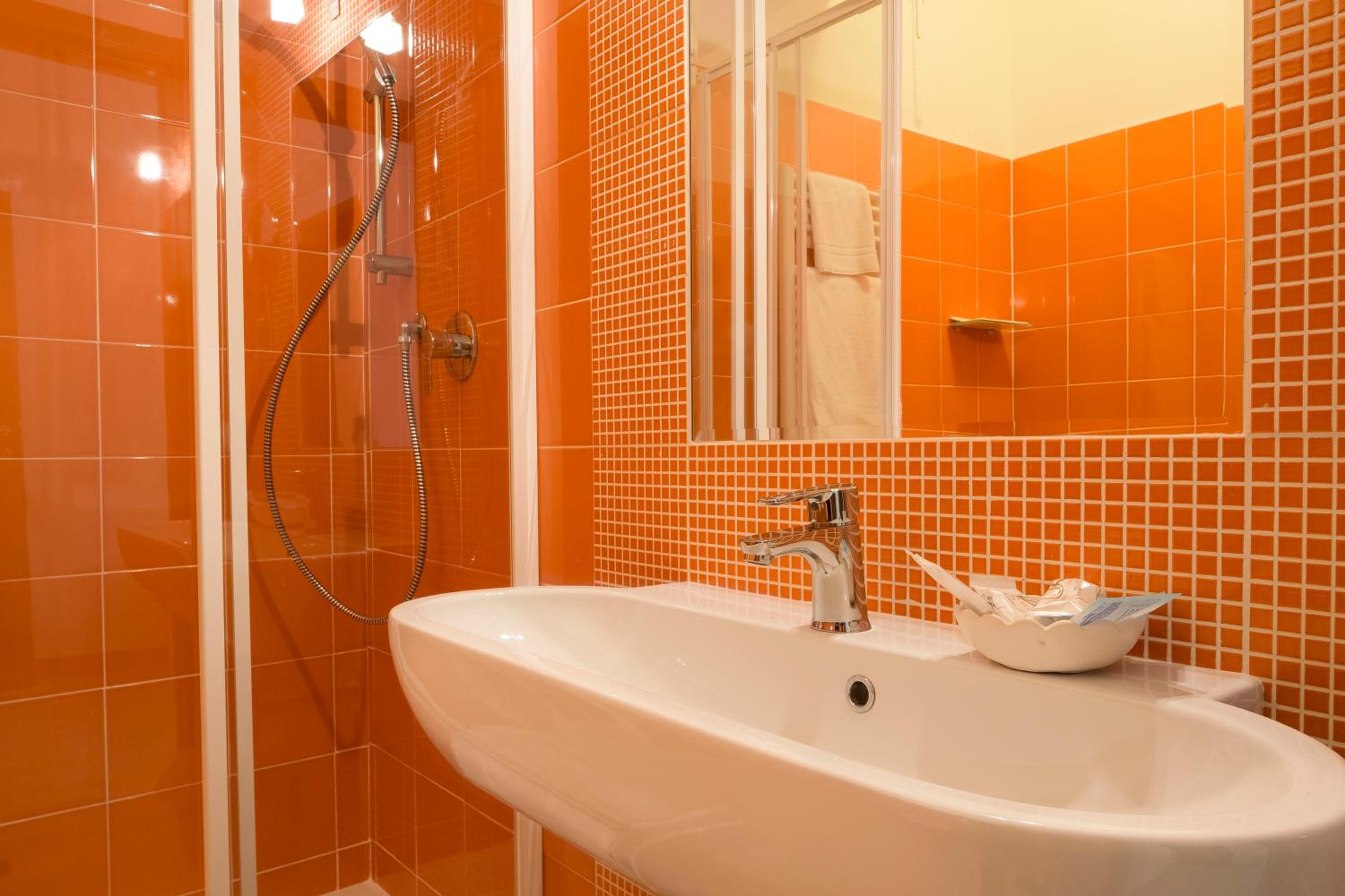 Double Room - Photo 10