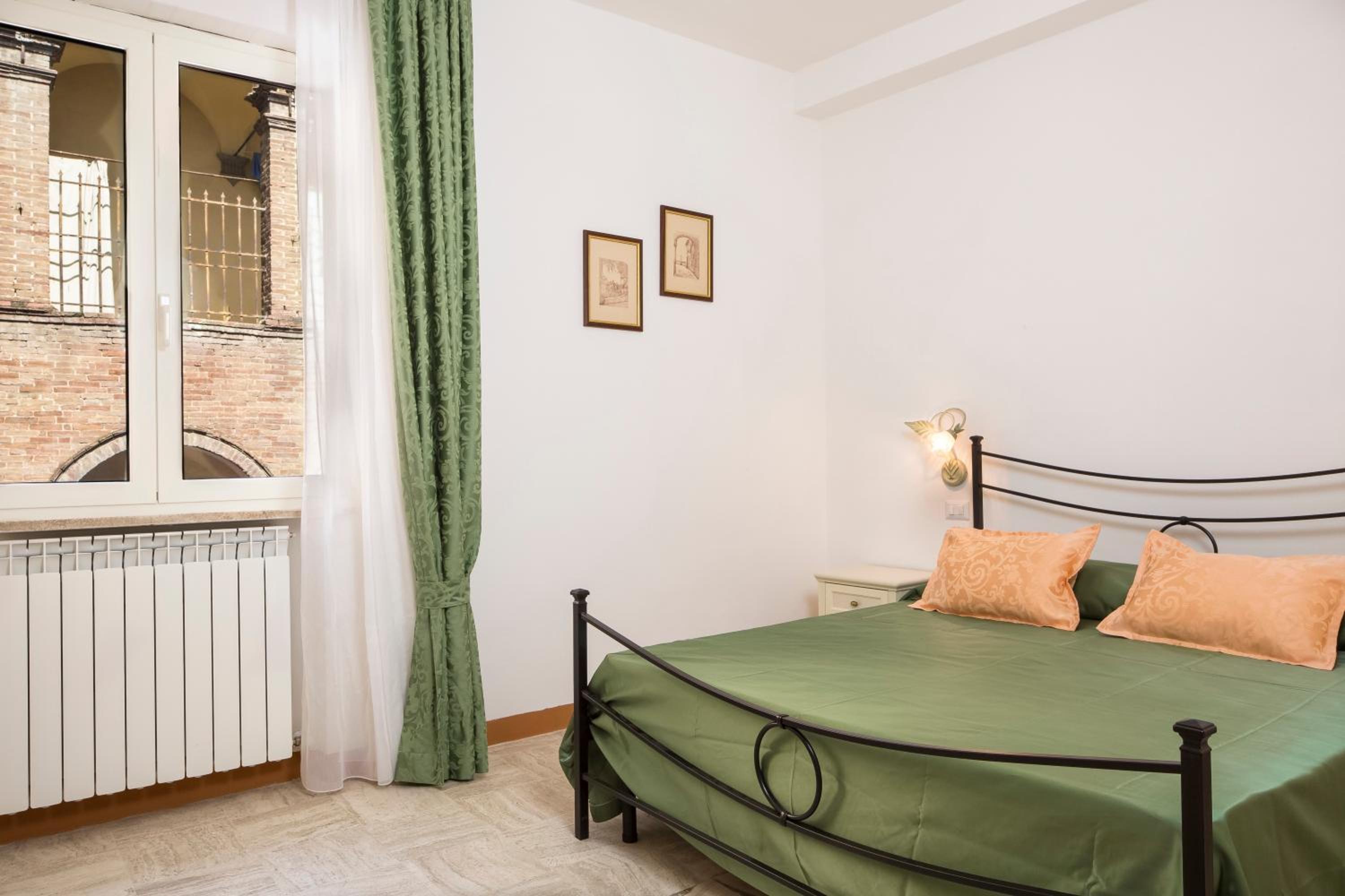 Double Room - Photo 5
