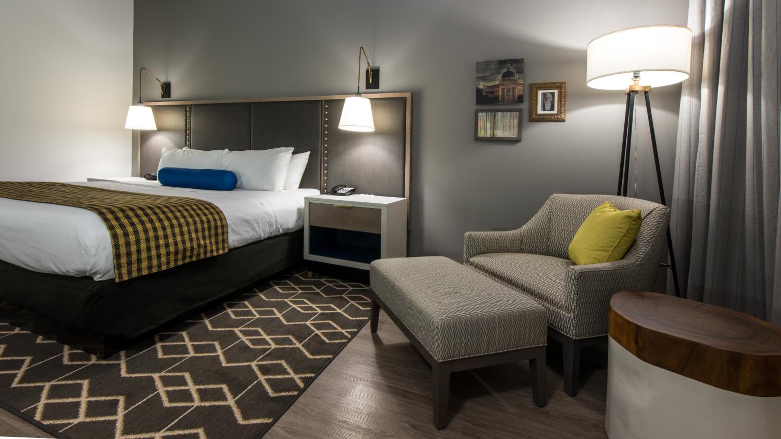 One-Bedroom King Suite - Communications Accessible photo 1