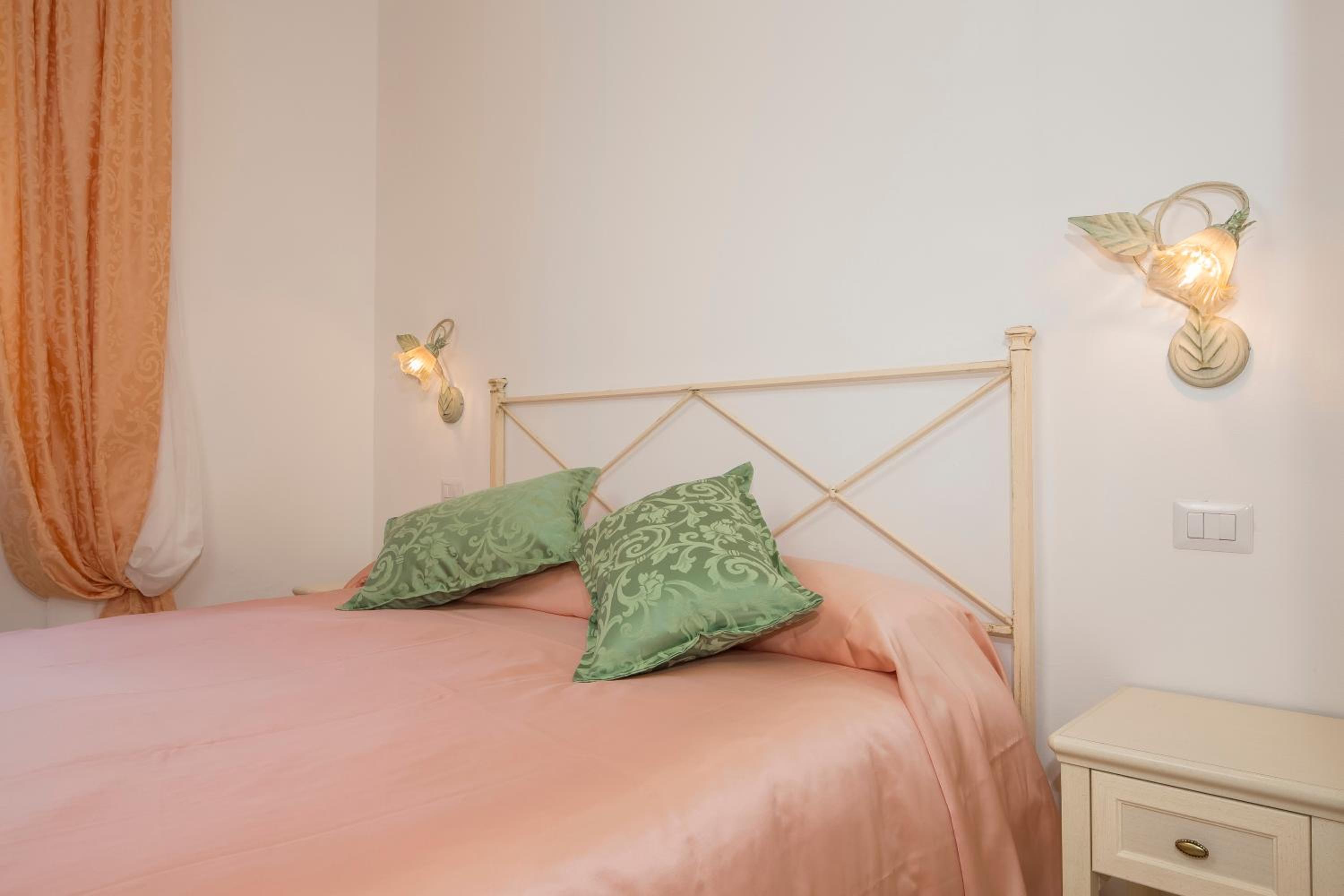 Double Room - Photo 6