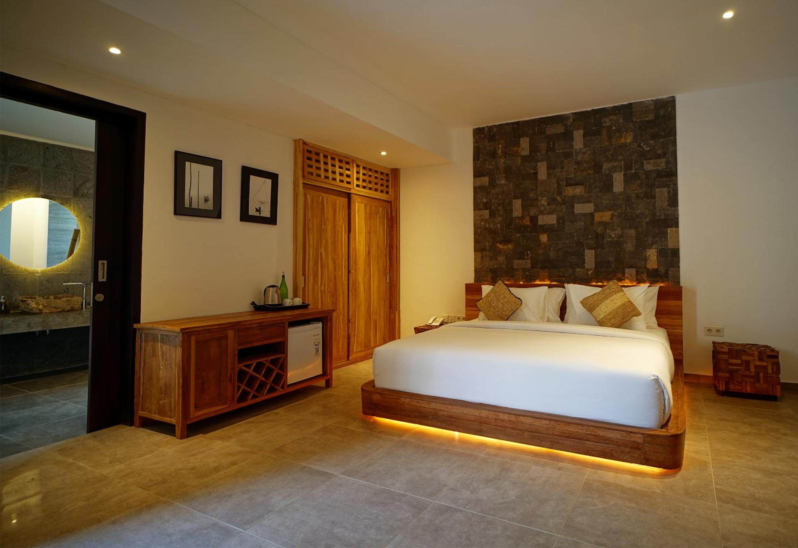 Deluxe Suite - Photo 7