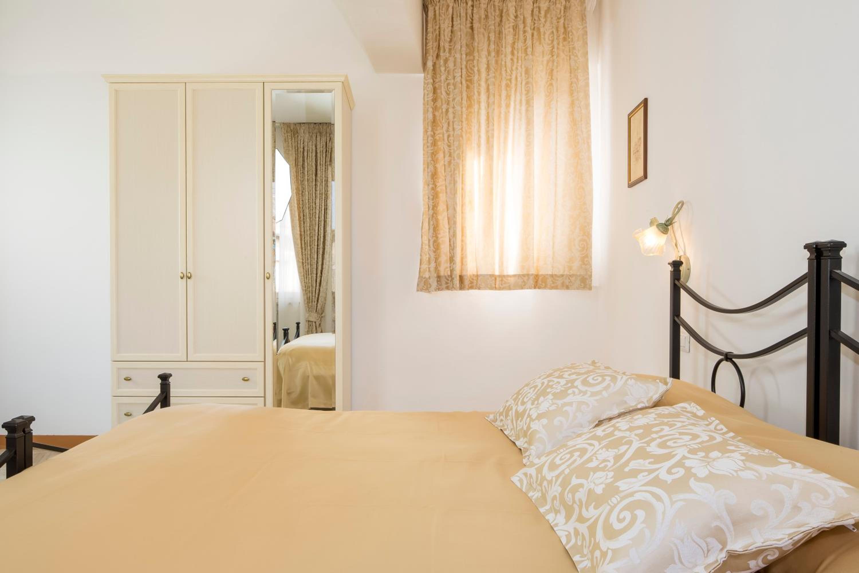 Double Room - Photo 4
