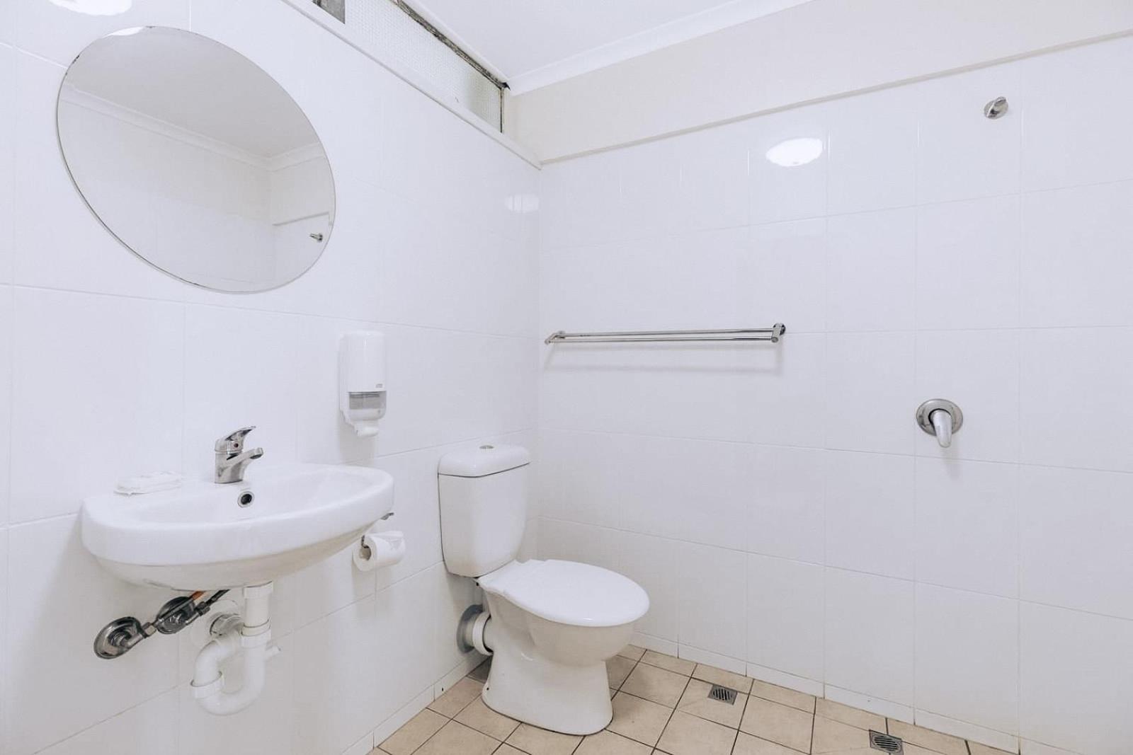 Double Room with Private Bathroom - Photo 7