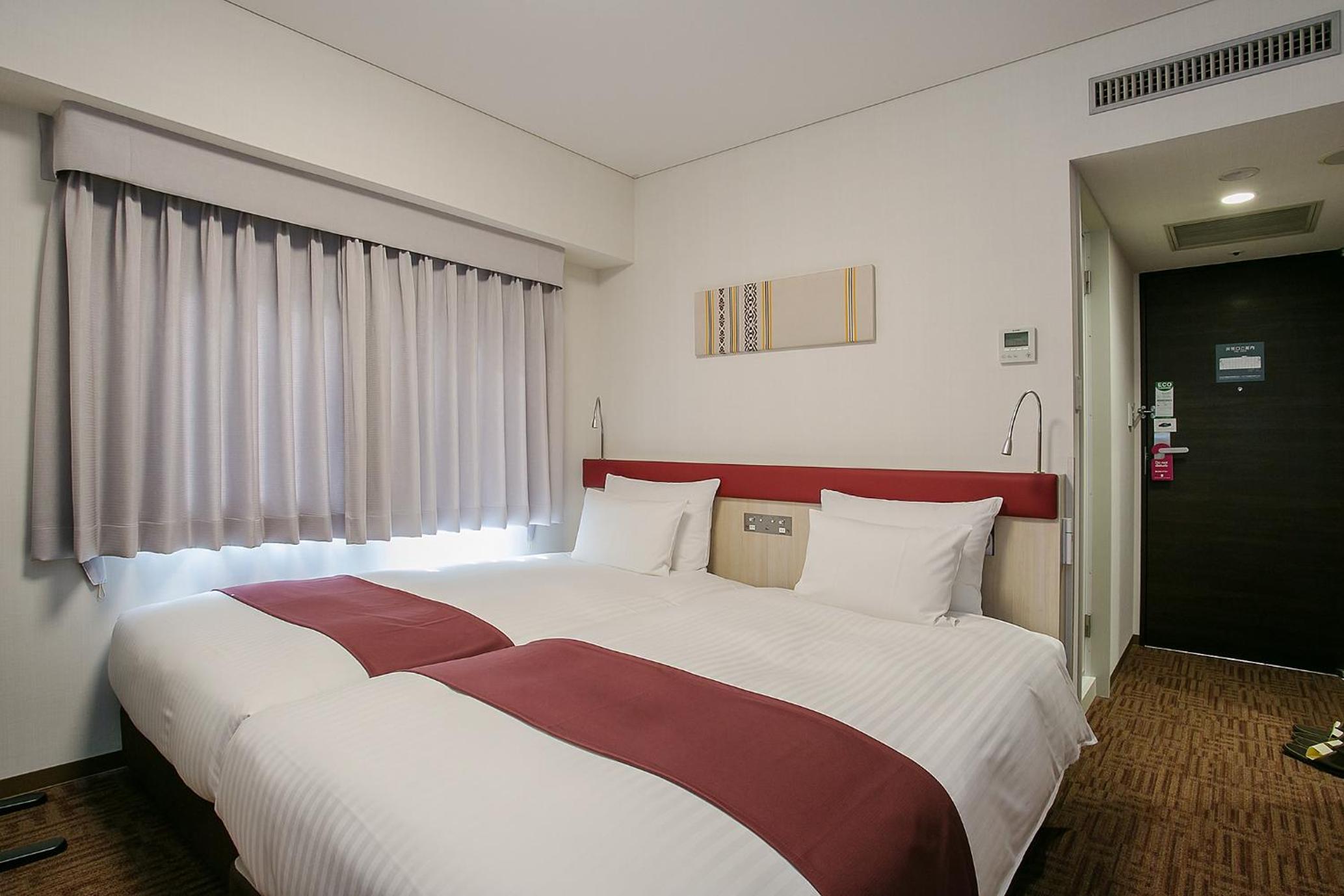 Twin Room - Non-Smoking - Photo 2