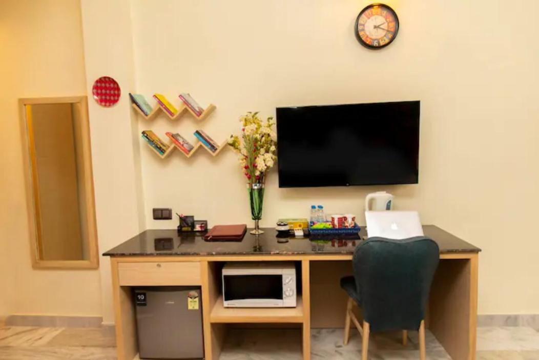 Deluxe Double Room with Balcony - Photo 8